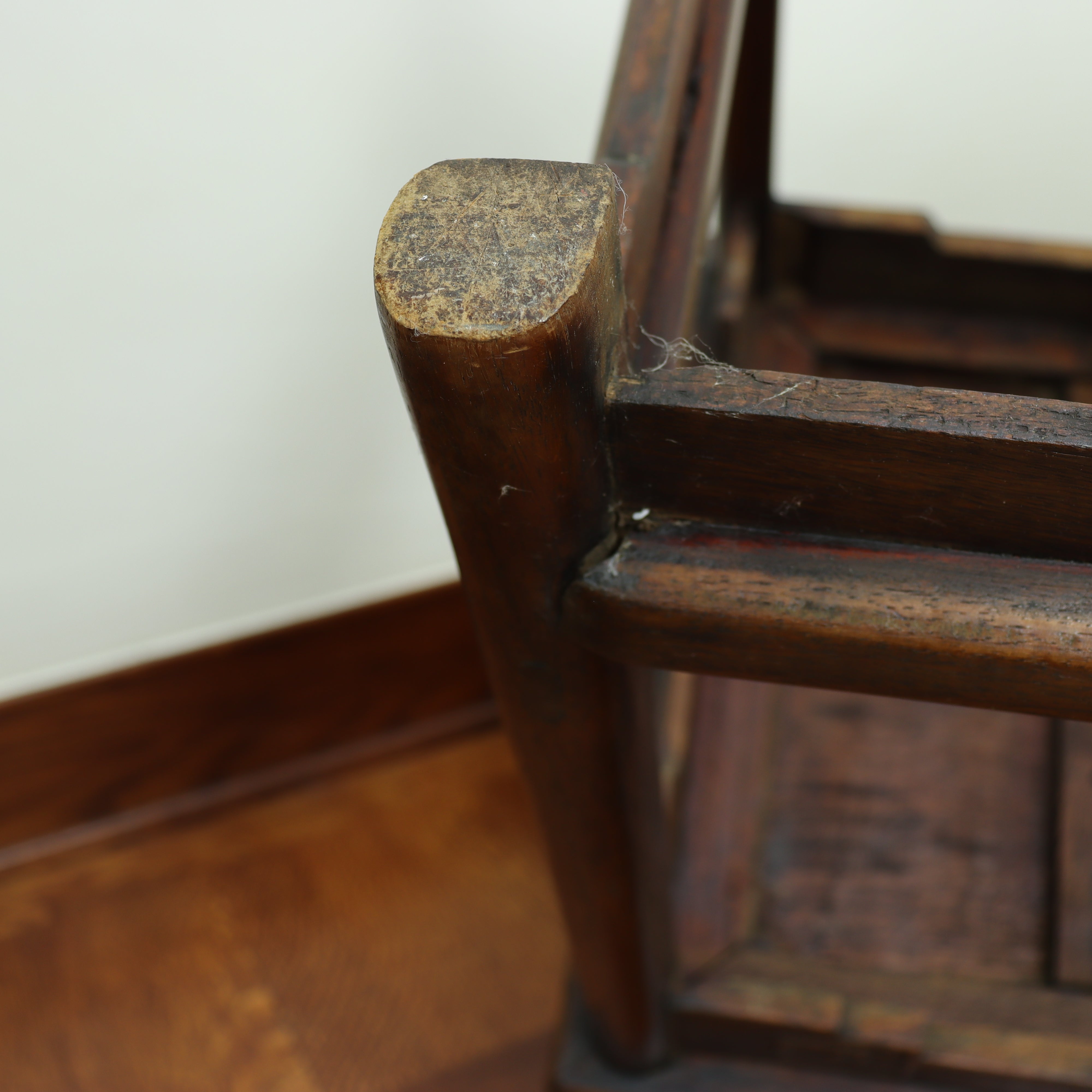 AF2-219: Antique Late 19th Century Chinese Hardwood Horseshoe Chair