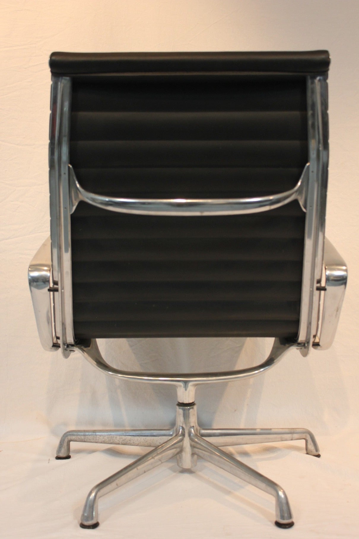 AF2-264: Vintage Herman Miller Eames Aluminum Lounge Chair