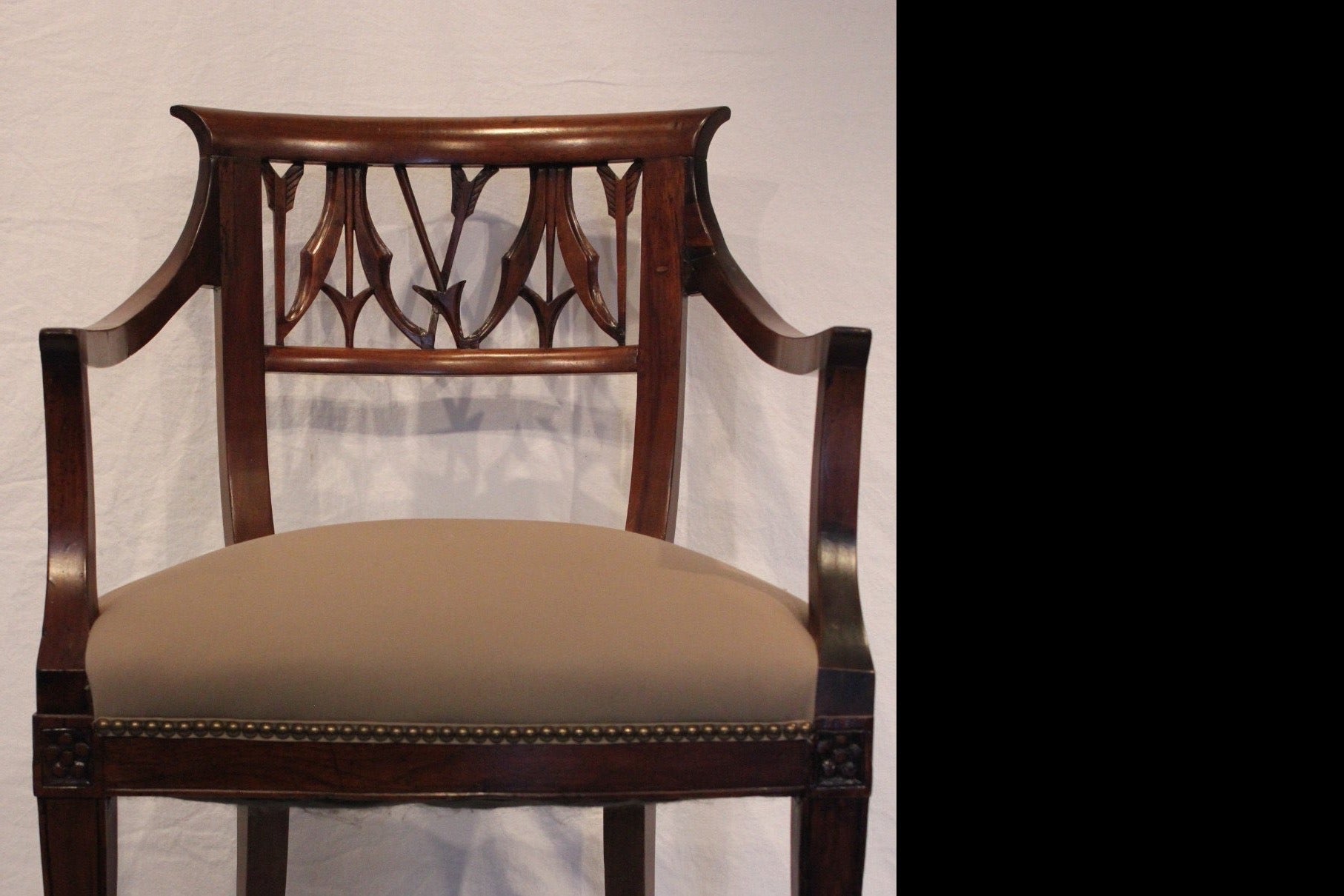 AF2-603: Antique Early 19th Century American Federal Mahogany Arm Chair