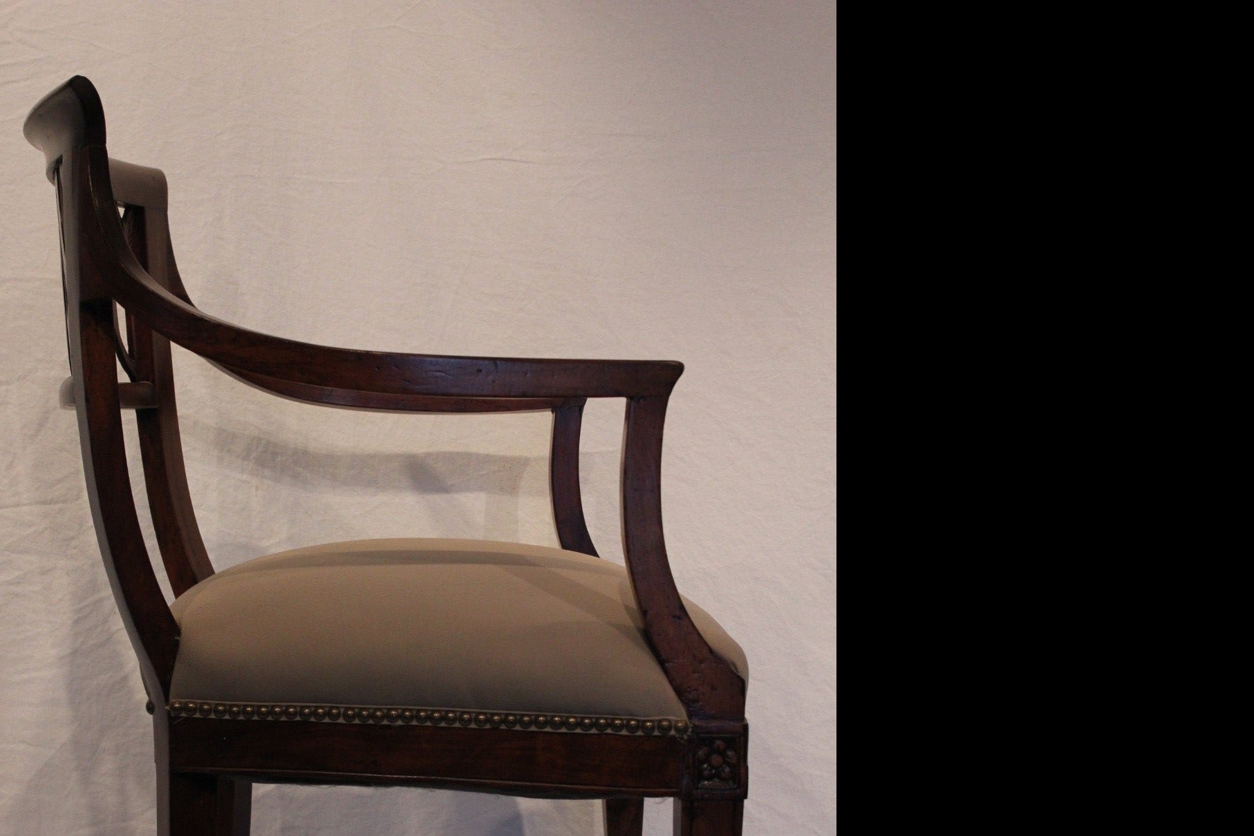 AF2-603: Antique Early 19th Century American Federal Mahogany Arm Chair