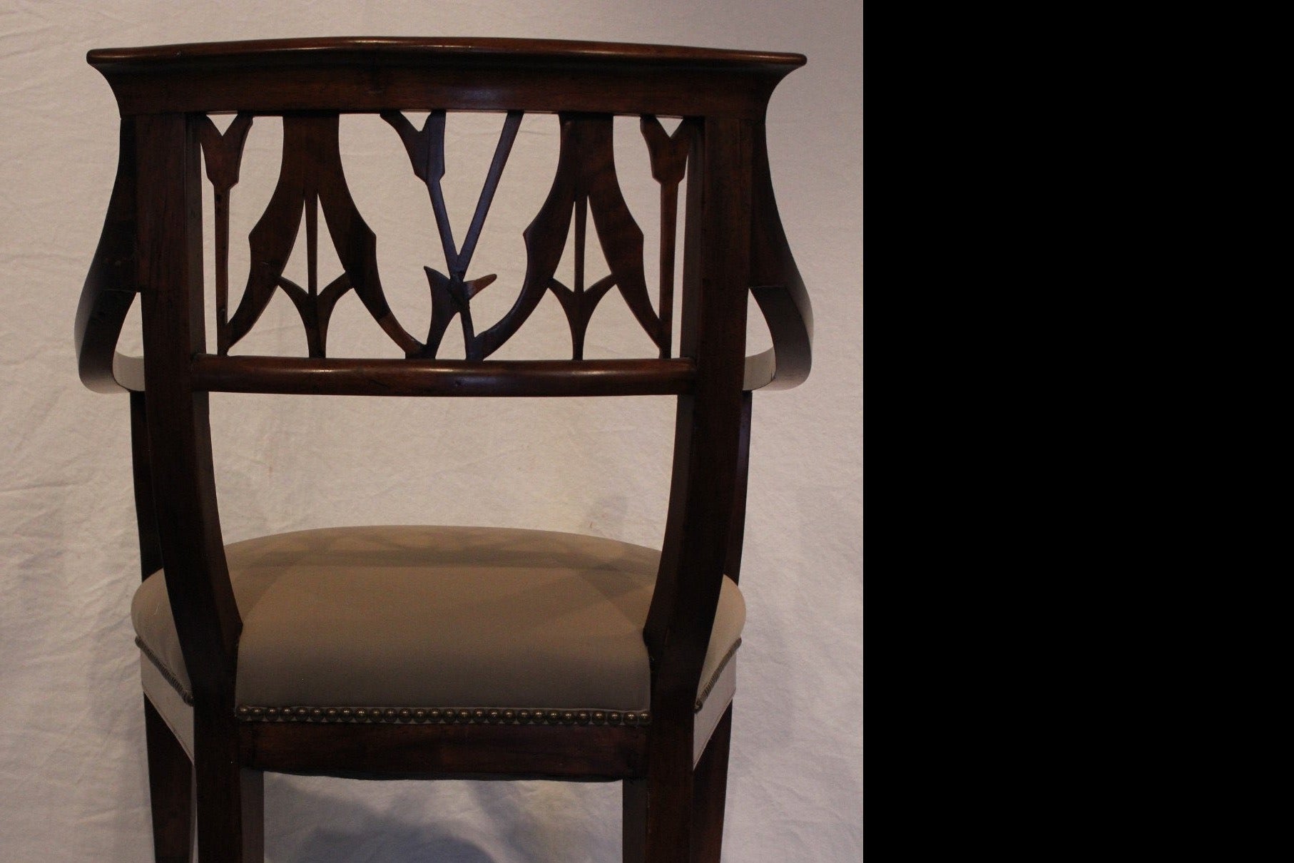 AF2-603: Antique Early 19th Century American Federal Mahogany Arm Chair