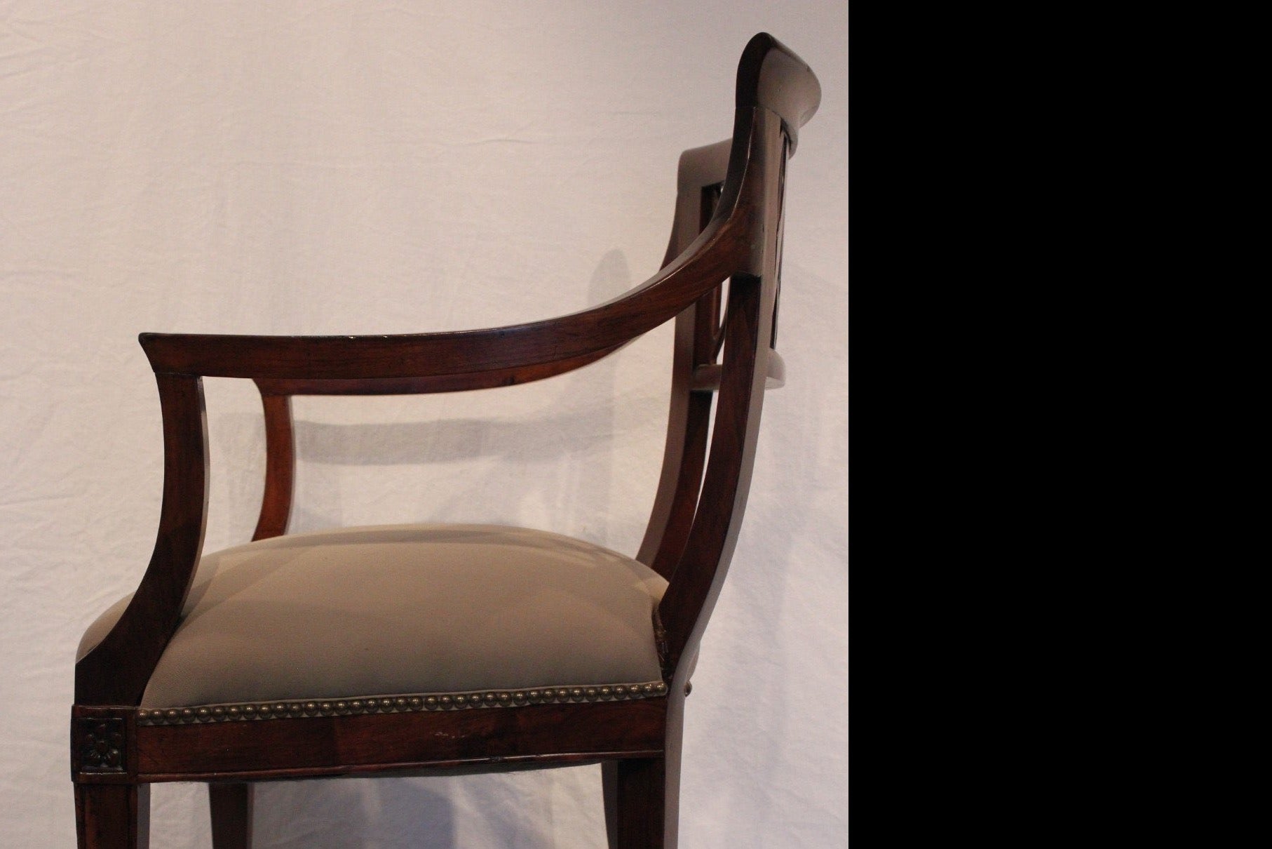 AF2-603: Antique Early 19th Century American Federal Mahogany Arm Chair