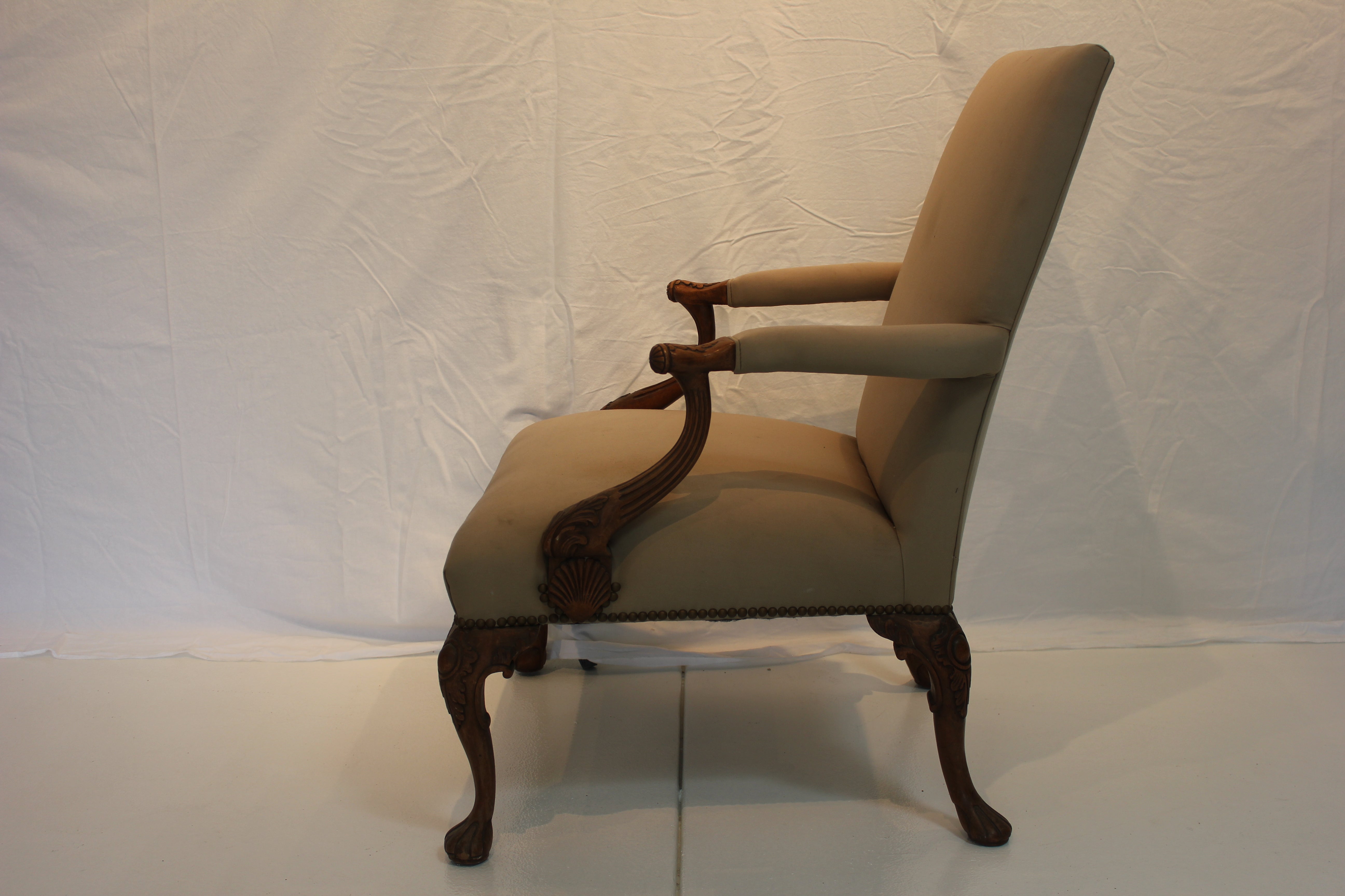 AF2-226: Antique Early 19th Century Walnut English George II Open Arm Chair