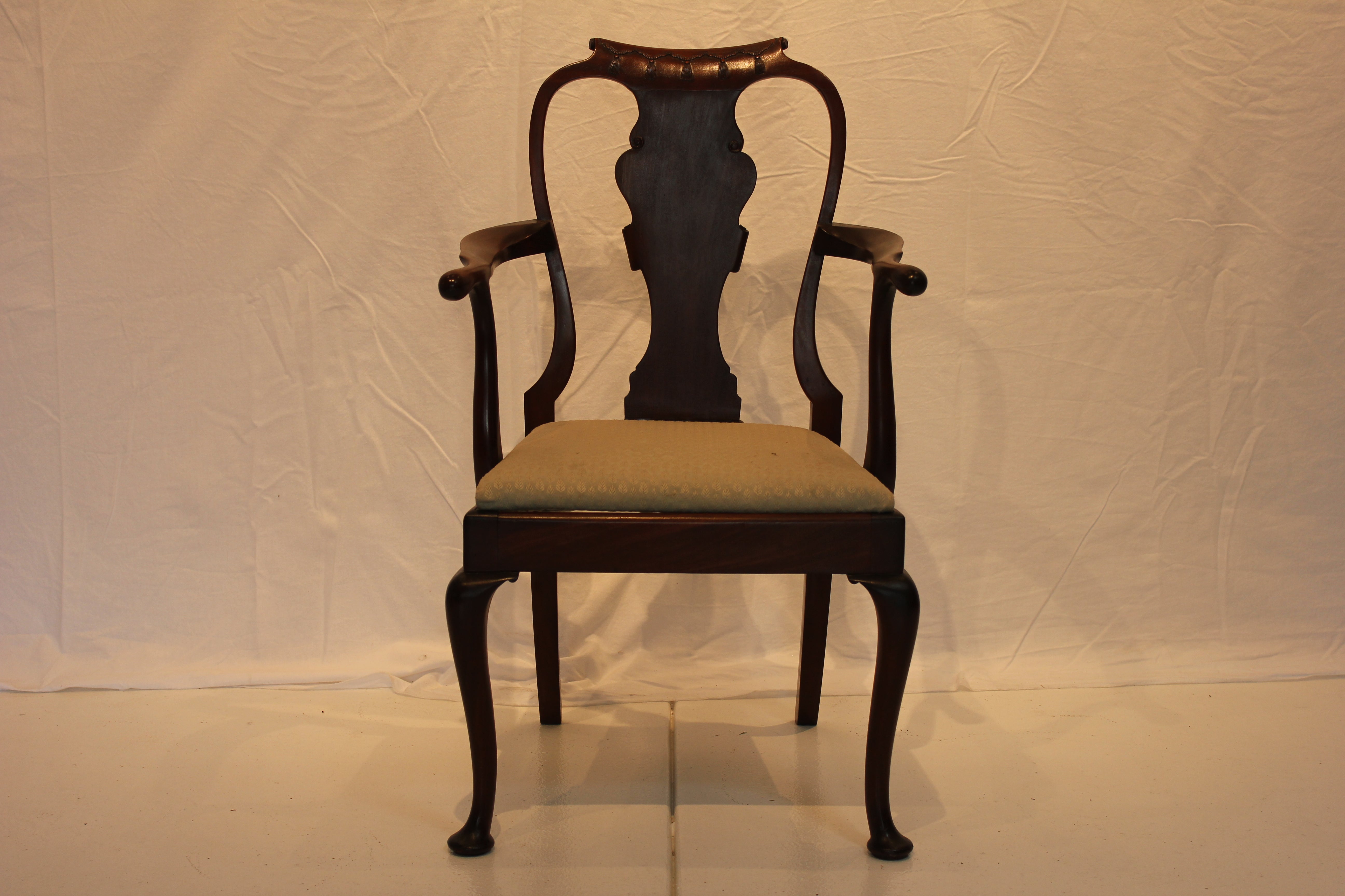 AF2-173: Antique Late 19th Century Mahogany Queen Anne Style Child's Chair