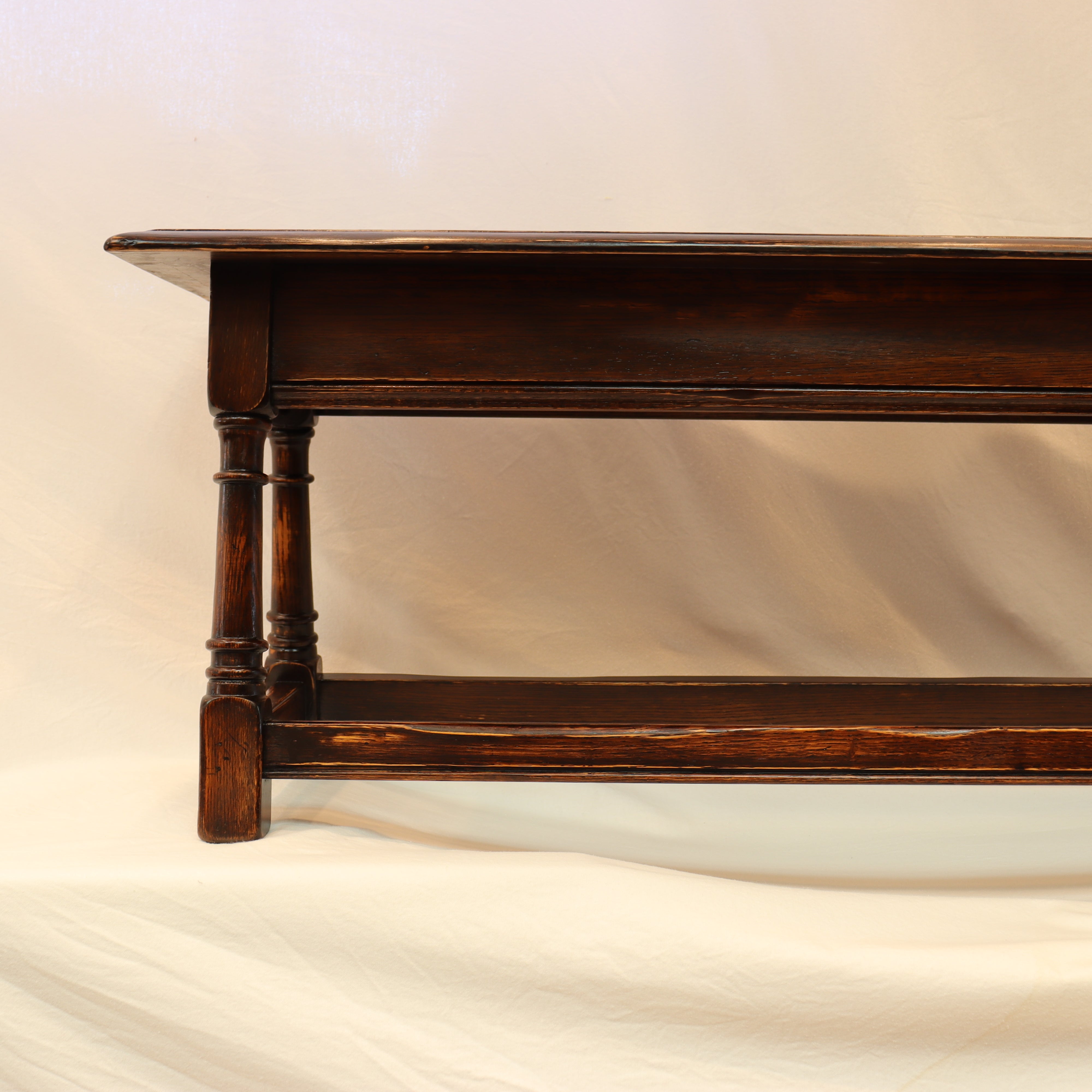 AF2-124: Antique Early 20th Century English Jacobean Style Oak Bench with Turned Legs