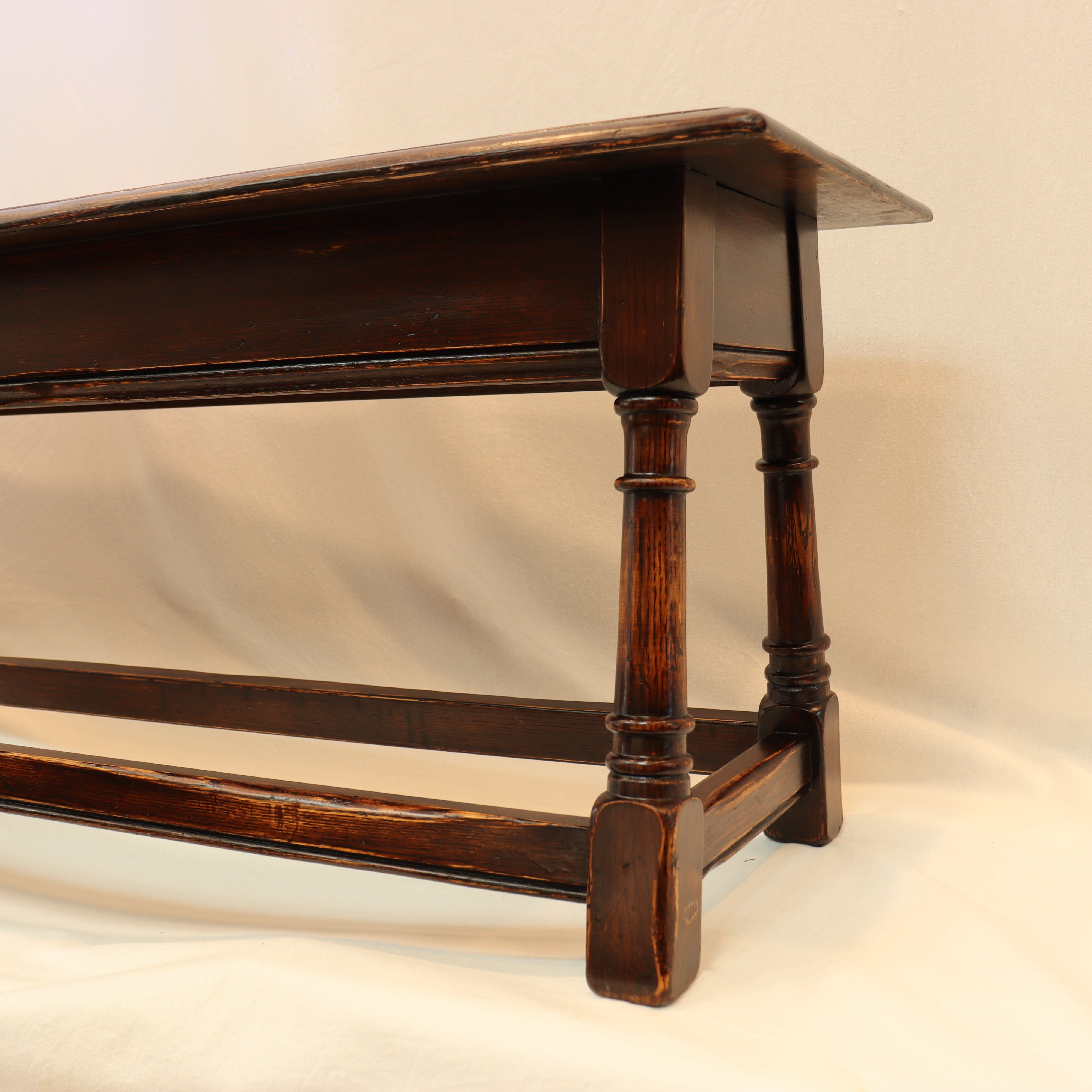 AF2-124: Antique Early 20th Century English Jacobean Style Oak Bench with Turned Legs