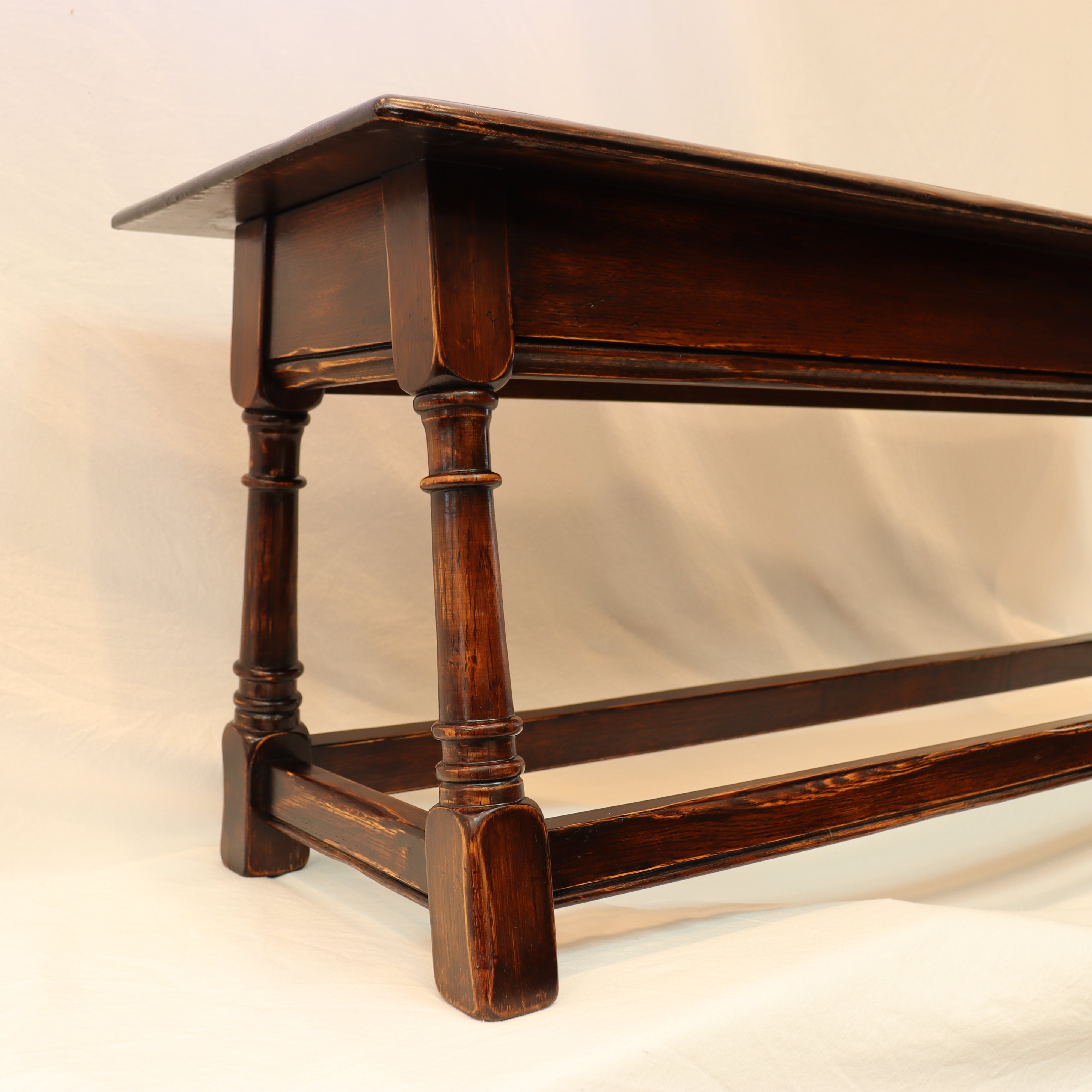 AF2-124: Antique Early 20th Century English Jacobean Style Oak Bench with Turned Legs