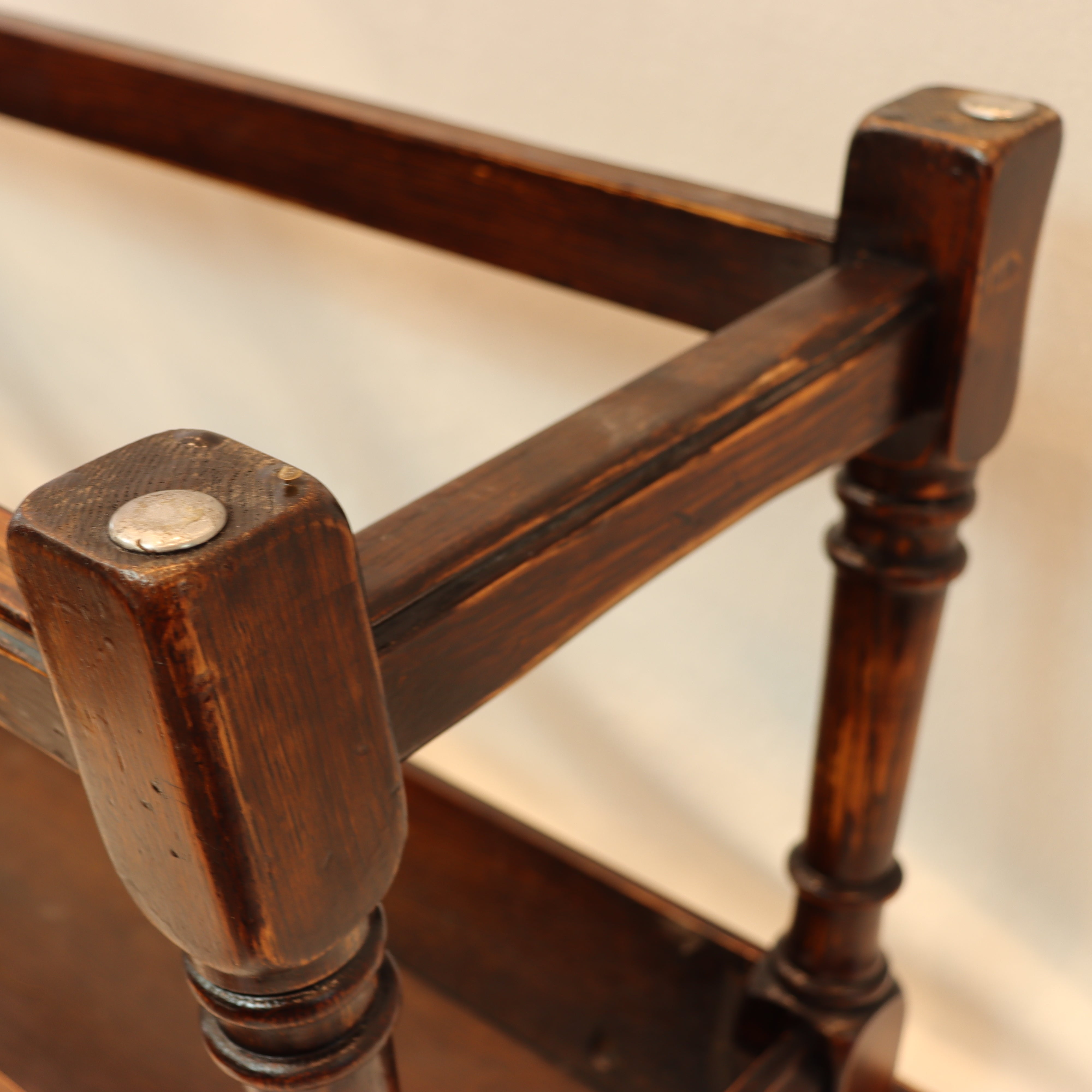 AF2-124: Antique Early 20th Century English Jacobean Style Oak Bench with Turned Legs