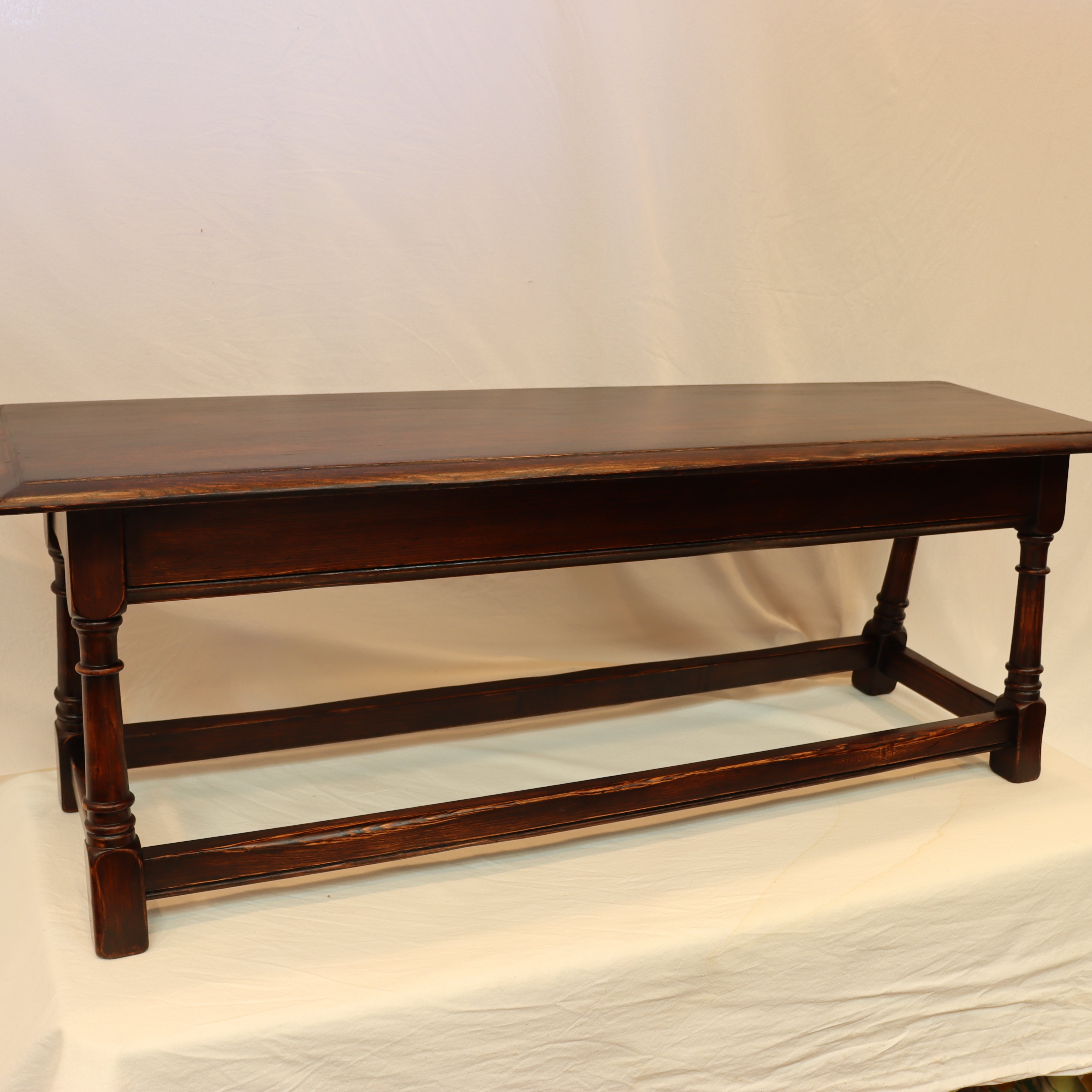 AF2-124: Antique Early 20th Century English Jacobean Style Oak Bench with Turned Legs