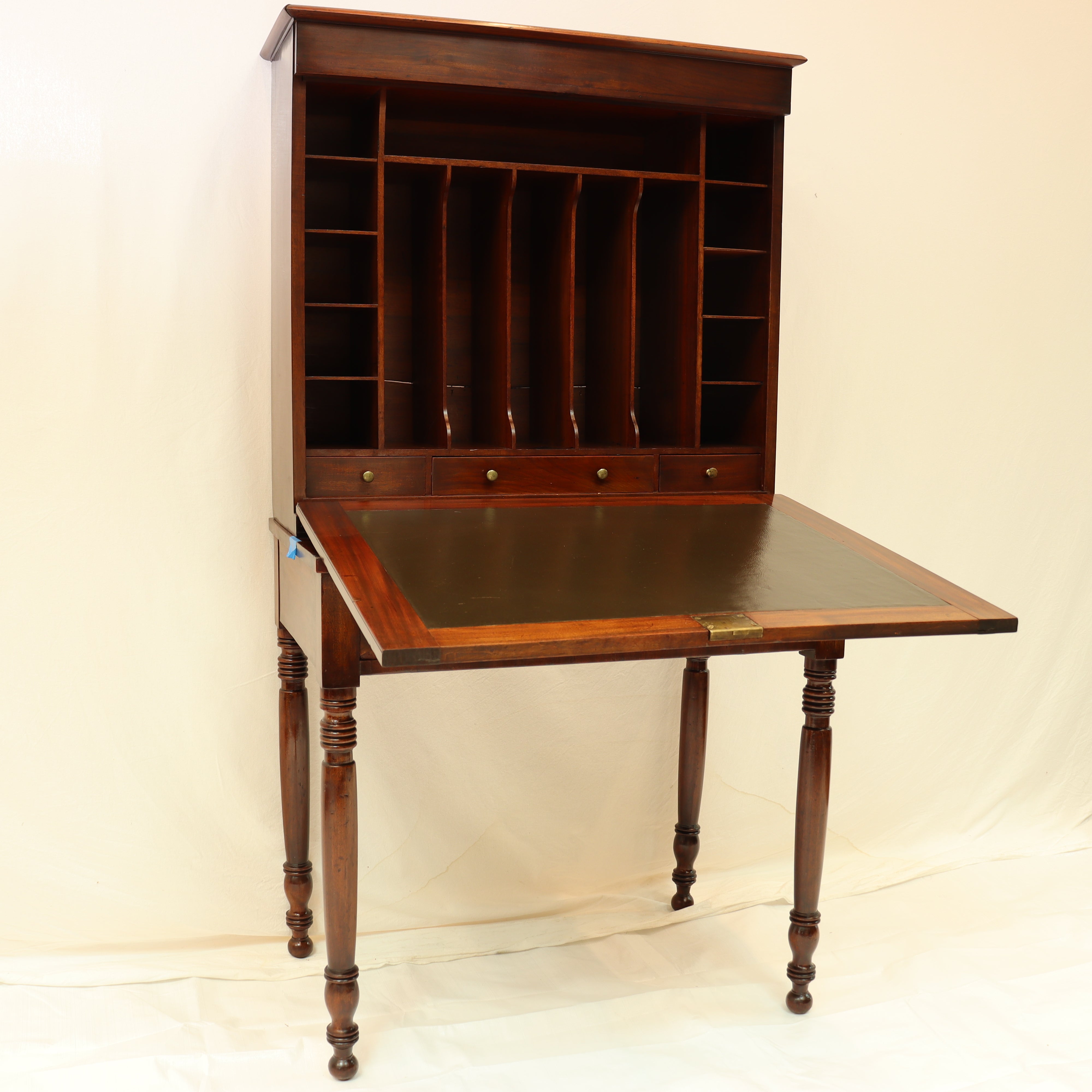 AF5-018: ANTIQUE EARLY 19TH C AMERICAN FEDERAL MAHOGANY DROP FRONT DESK - Jonathan C. Waldron, Stonington Conn.