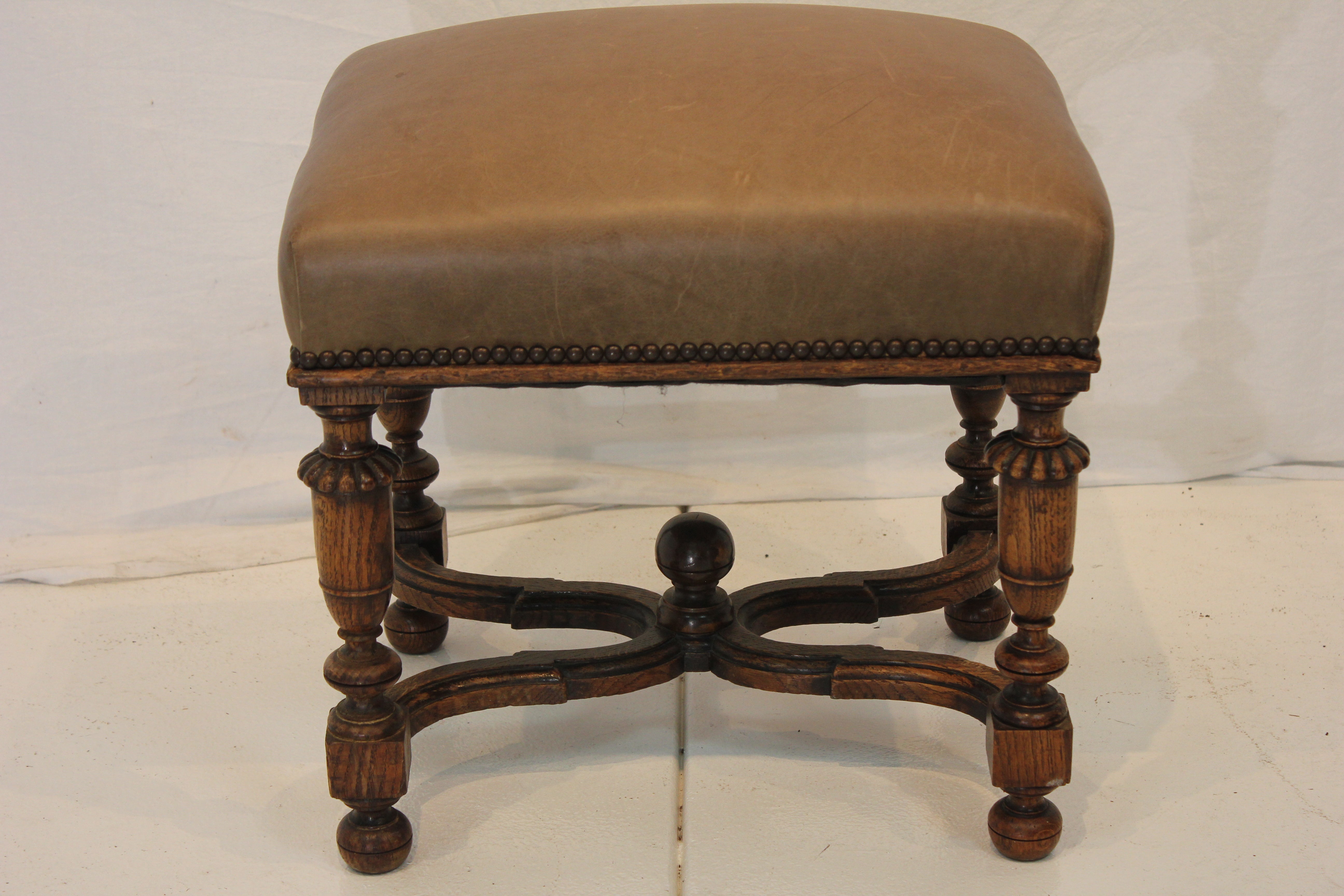 AF2-329: Antique Early 20th Century Oak Louis XIV Style Stool