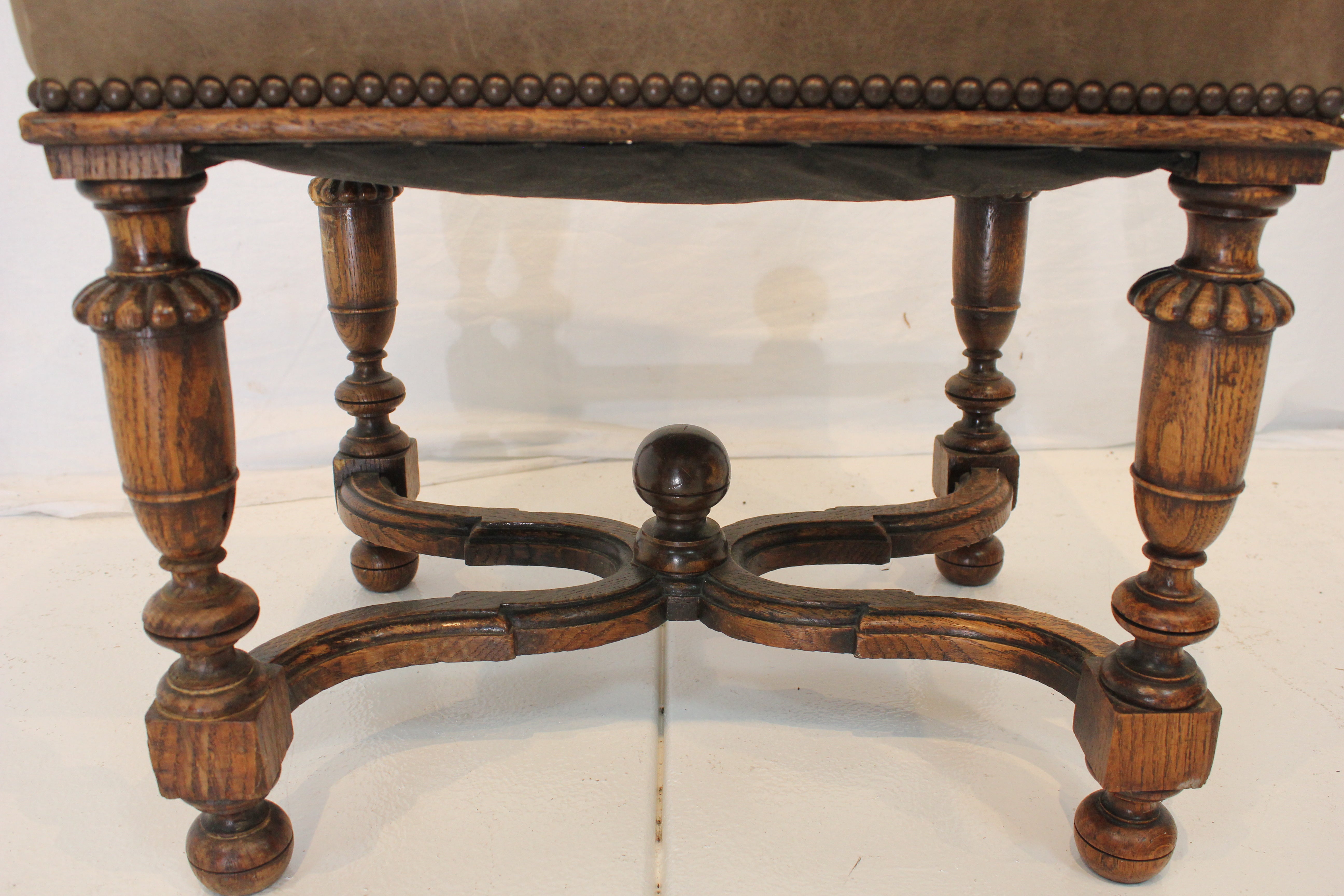 AF2-329: Antique Early 20th Century Oak Louis XIV Style Stool