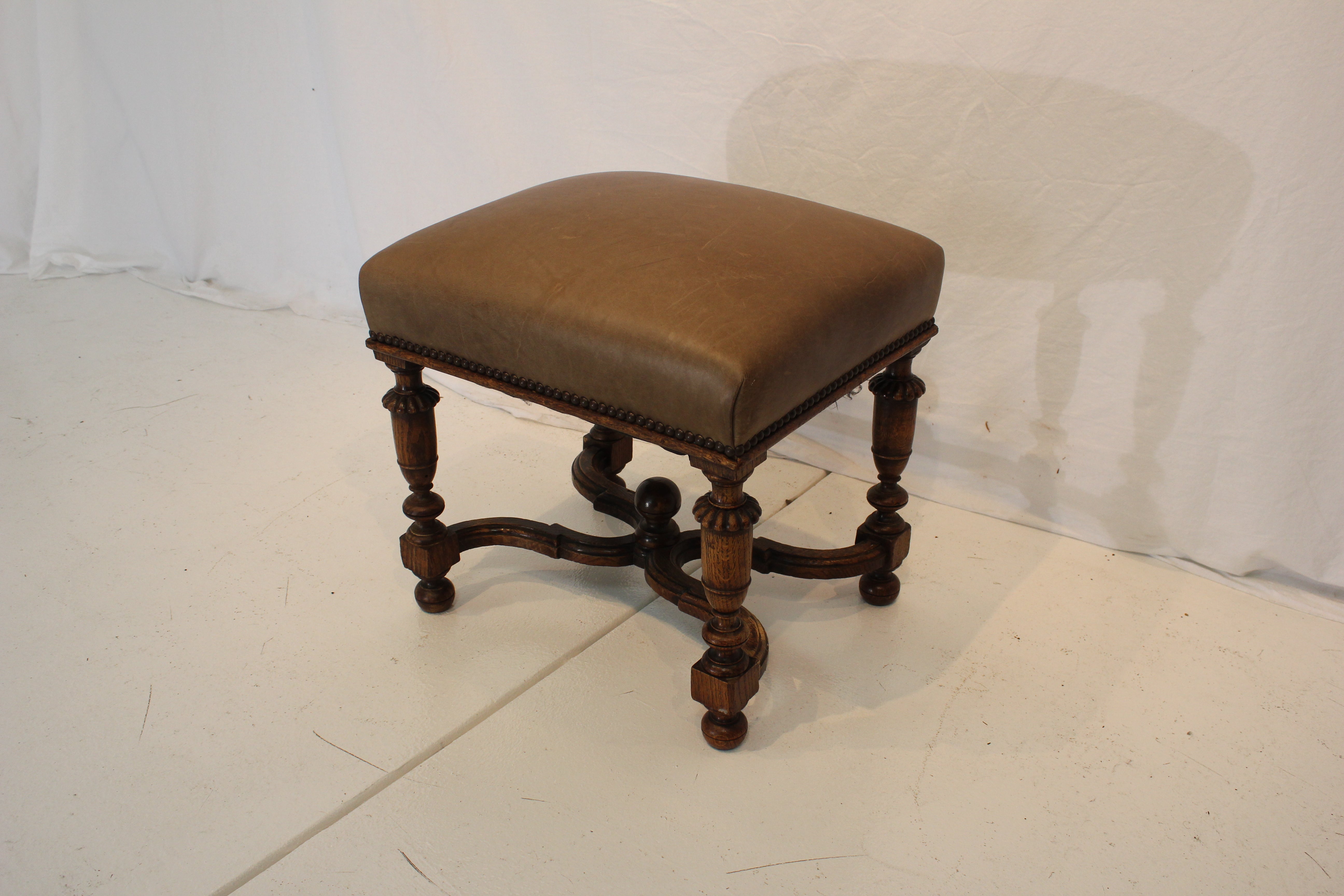 AF2-329: Antique Early 20th Century Oak Louis XIV Style Stool