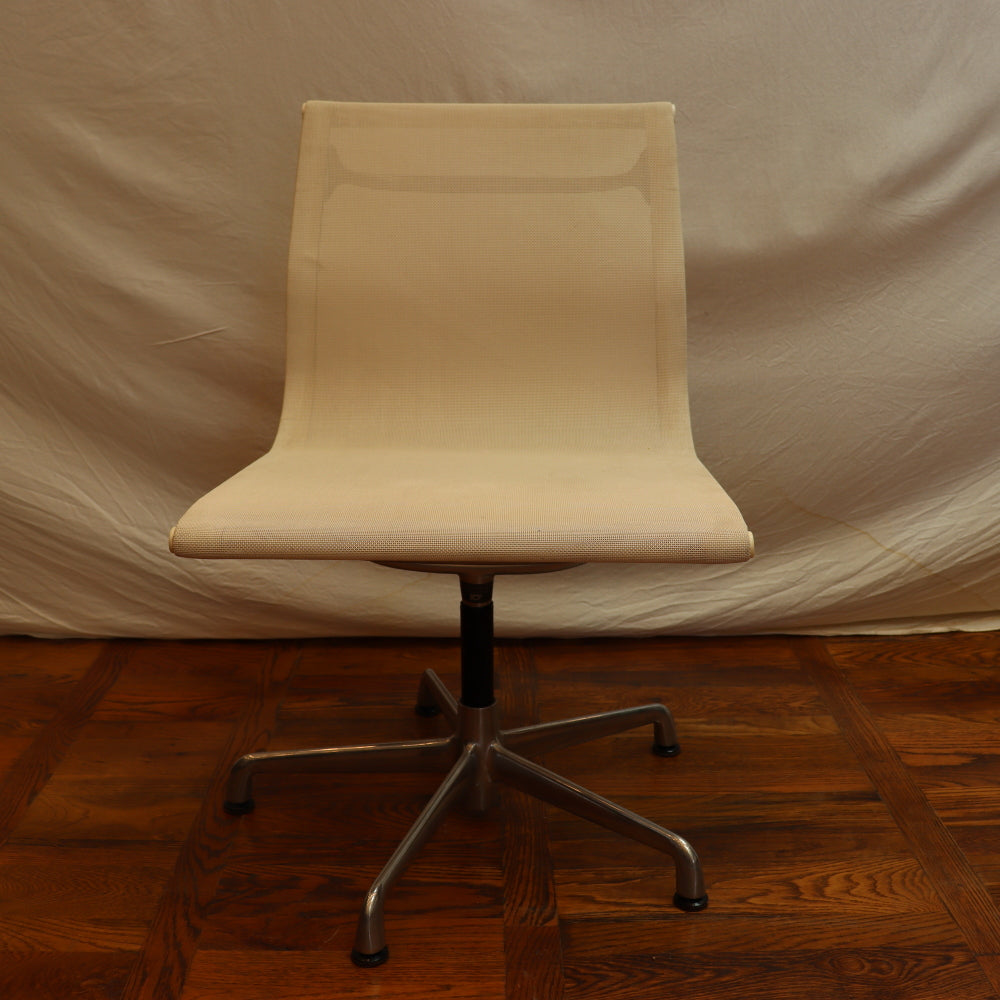 AF2-402: Vintage Herman Miller Eames Aluminum Group Management Chair W/ White Breathable Mesh Fabric