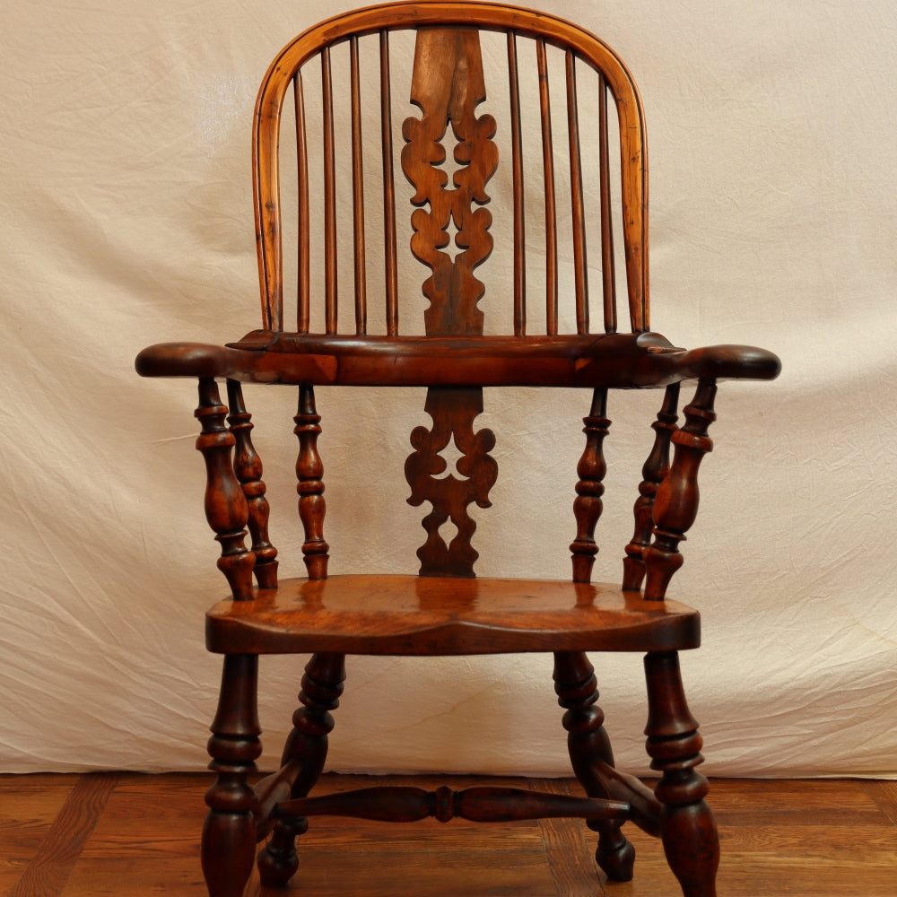 AF2-330: Antique Early 18th Century Yew Wood & Elm English Fiddleback Windsor Armchair