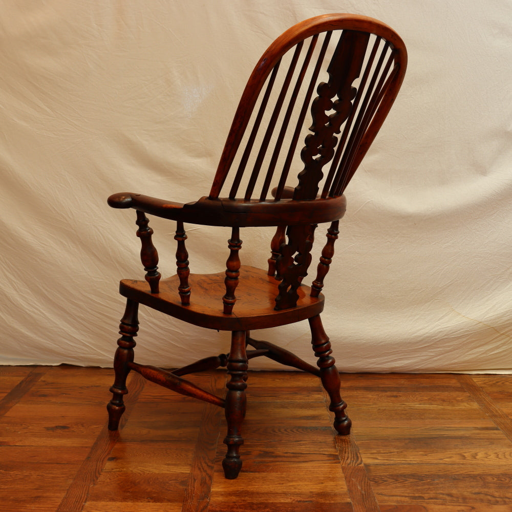 AF2-330: Antique Early 18th Century Yew Wood & Elm English Fiddleback Windsor Armchair