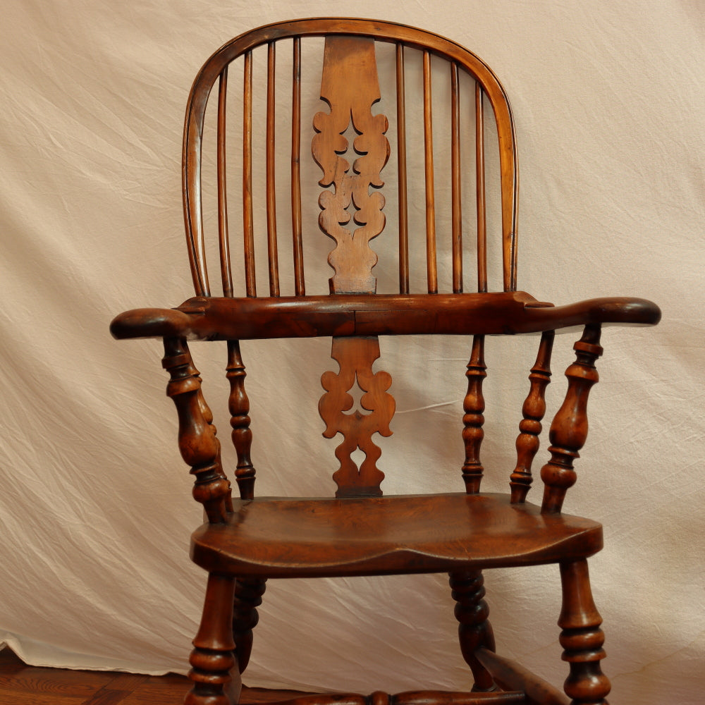 AF2-333: Antique Pair of Early 18th Century Yew Wood & Elm English Fiddleback Windsor Armchairs