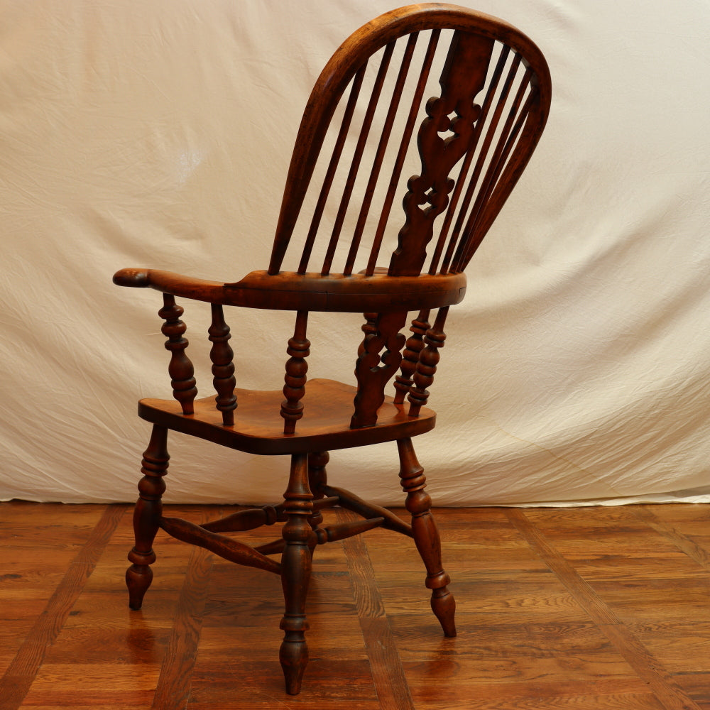 AF2-331: Antique Early 18th Century Yew Wood & Elm English Fiddleback Windsor Armchair