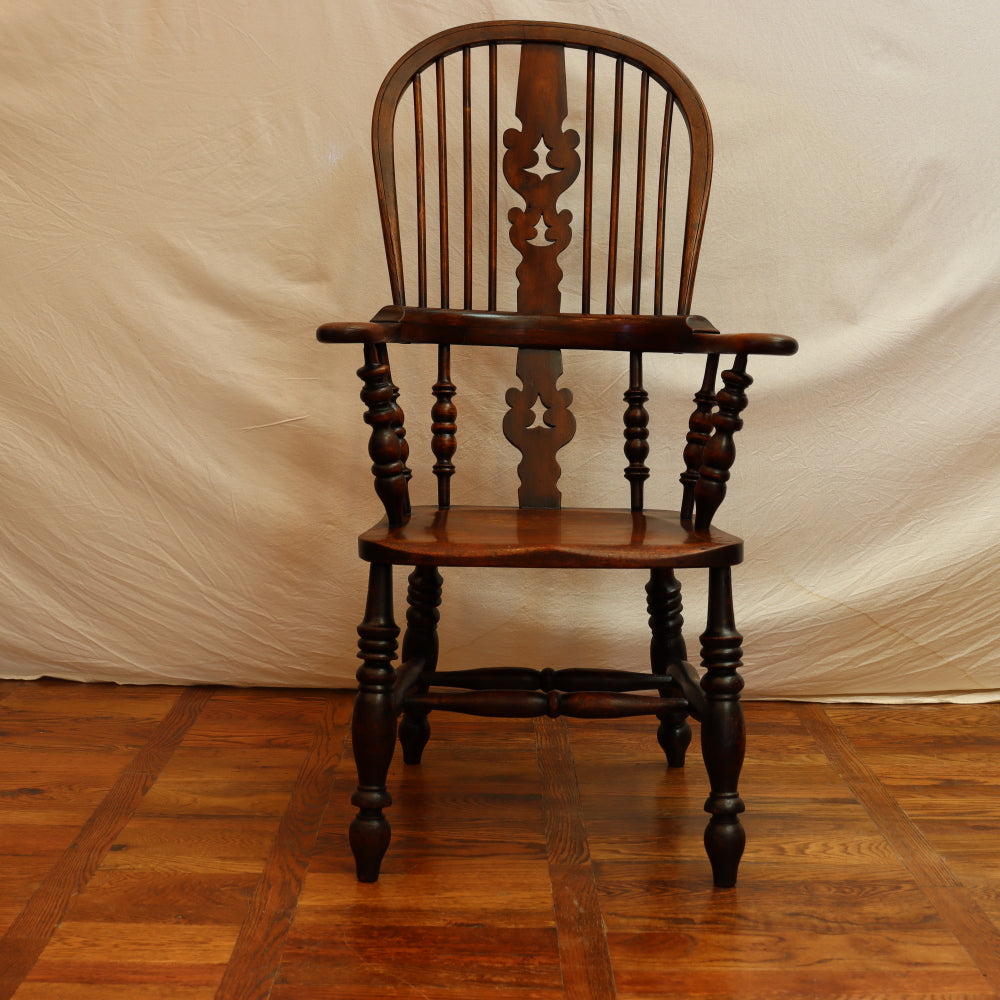 AF2-332: Antique Early 18th Century Walnut & Elm English Fiddleback Windsor Armchair