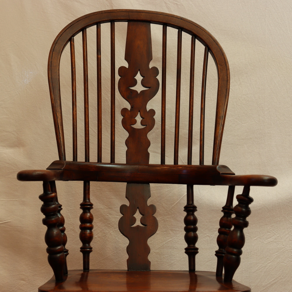 AF2-332: Antique Early 18th Century Walnut & Elm English Fiddleback Windsor Armchair