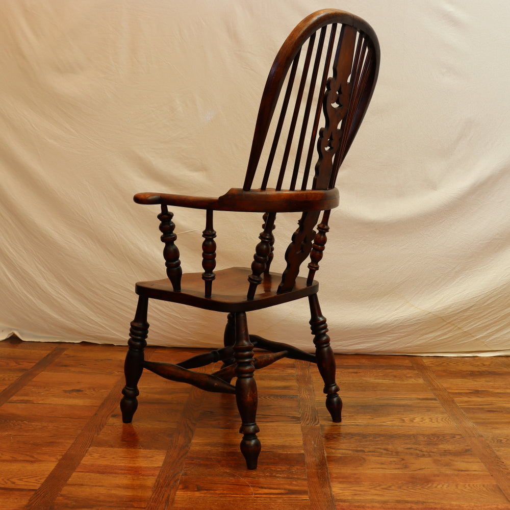 AF2-332: Antique Early 18th Century Walnut & Elm English Fiddleback Windsor Armchair