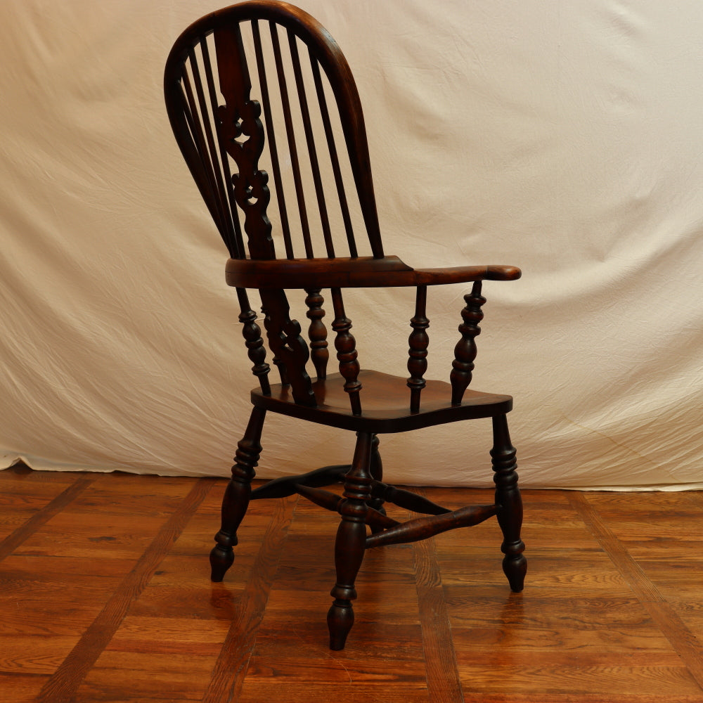 AF2-332: Antique Early 18th Century Walnut & Elm English Fiddleback Windsor Armchair