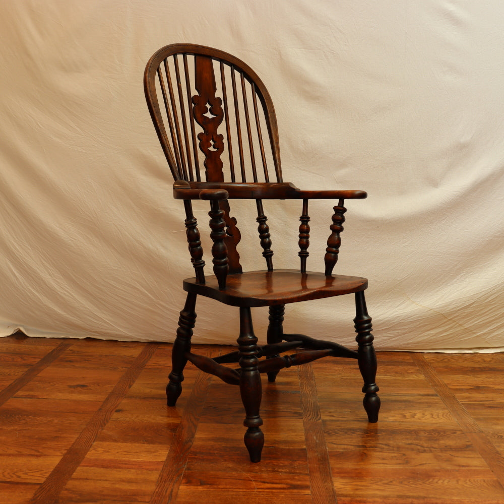 AF2-332: Antique Early 18th Century Walnut & Elm English Fiddleback Windsor Armchair