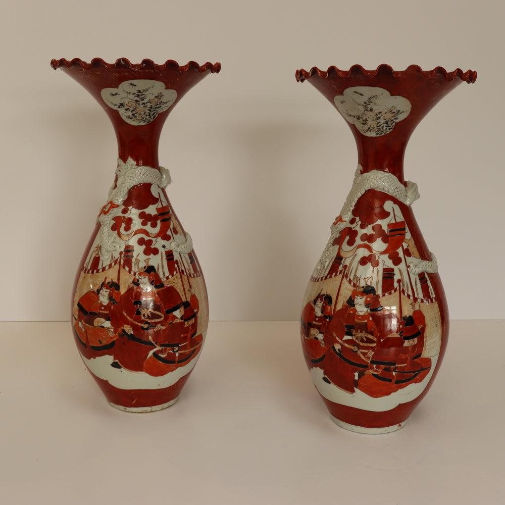 DA5-008: Pair Antique 18th Century Japanese Katani Vases With Ruffled Rims Depicting Samurai