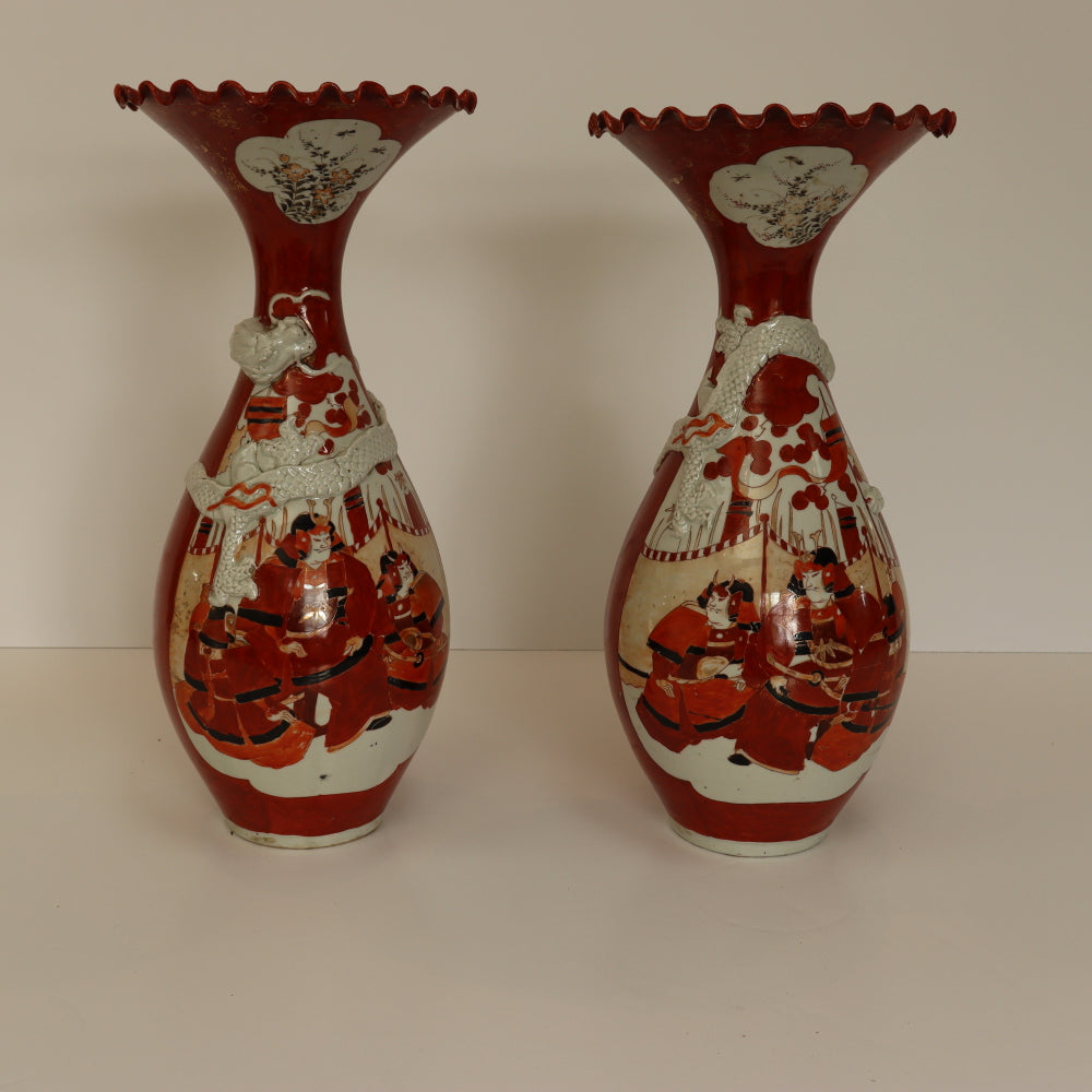 DA5-008: Pair Antique 18th Century Japanese Katani Vases With Ruffled Rims Depicting Samurai