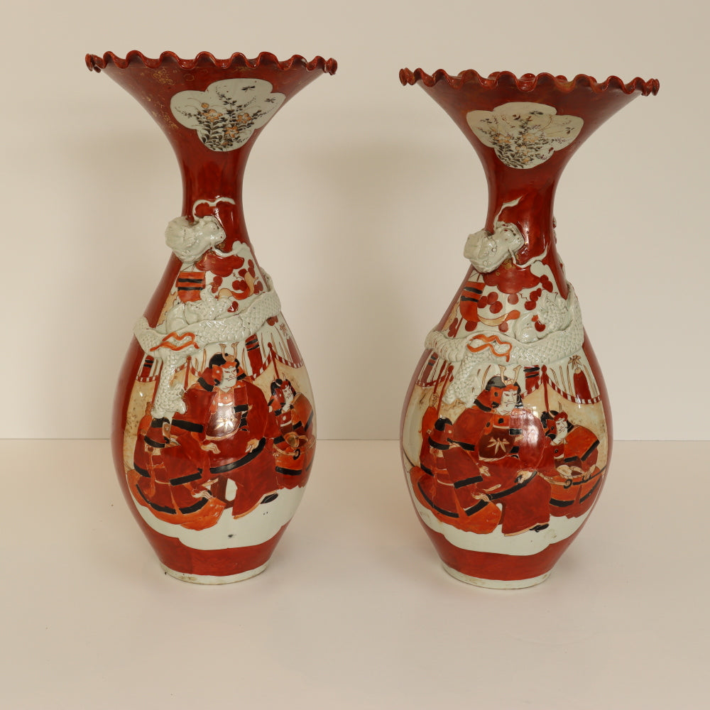 DA5-008: Pair Antique 18th Century Japanese Katani Vases With Ruffled Rims Depicting Samurai