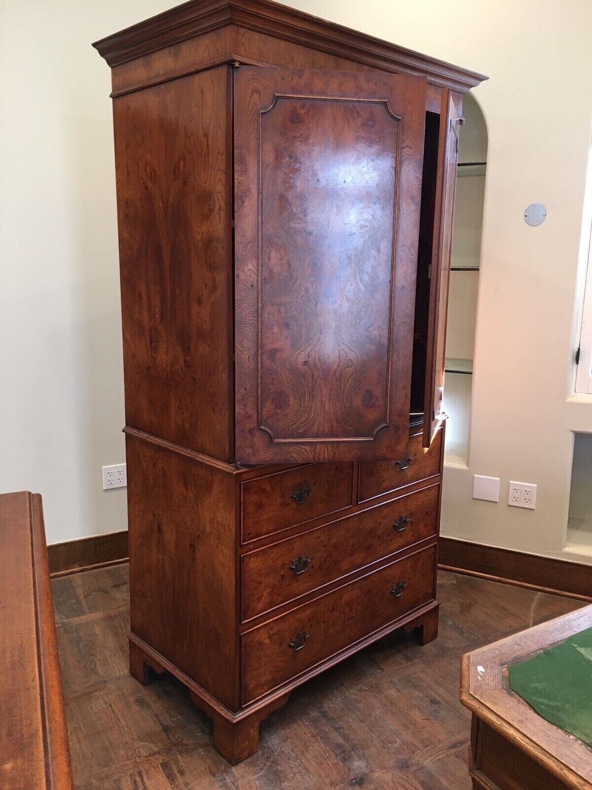 AF3-501: Late 20th Century English Georgian Style Burled Walnut Linen Press