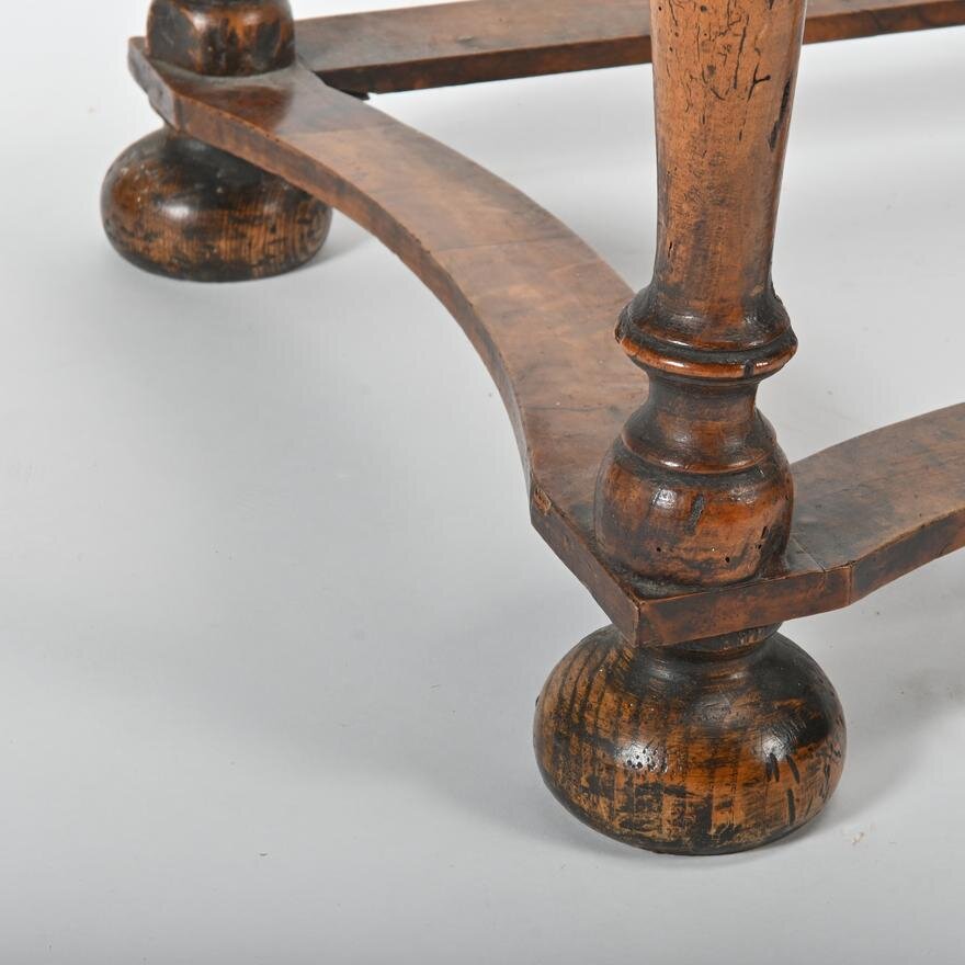 AF1-269: ANTIQUE EARLY 18TH CENTURY WILLIAM AND MARY FIGURED WALNUT SIDE TABLE