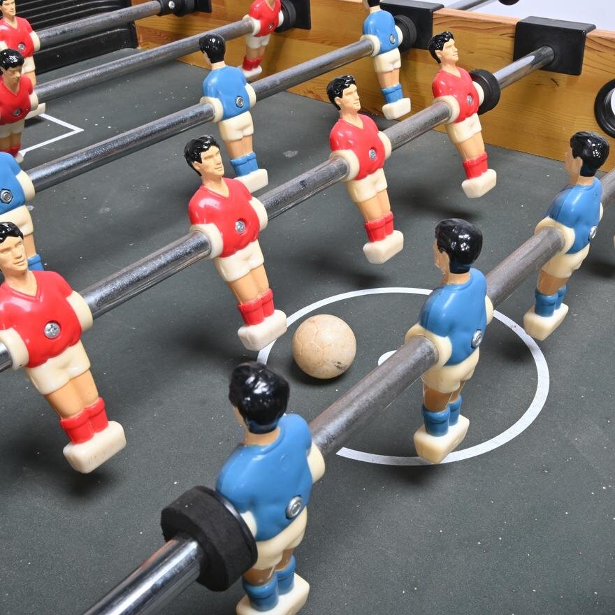 AF1-380: VINTAGE FOOSBALL TABLE