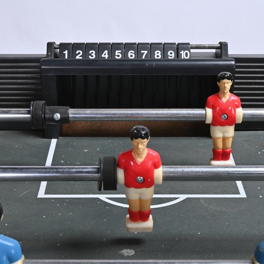 AF1-380: VINTAGE FOOSBALL TABLE