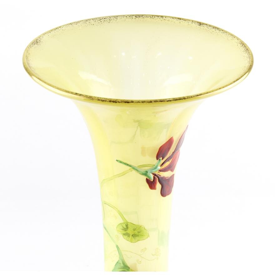 DA4-004: EARLY 20TH CENTURY PAIRPOINT FLORAL GLASS VASE W/ ENAMEL DECORATION