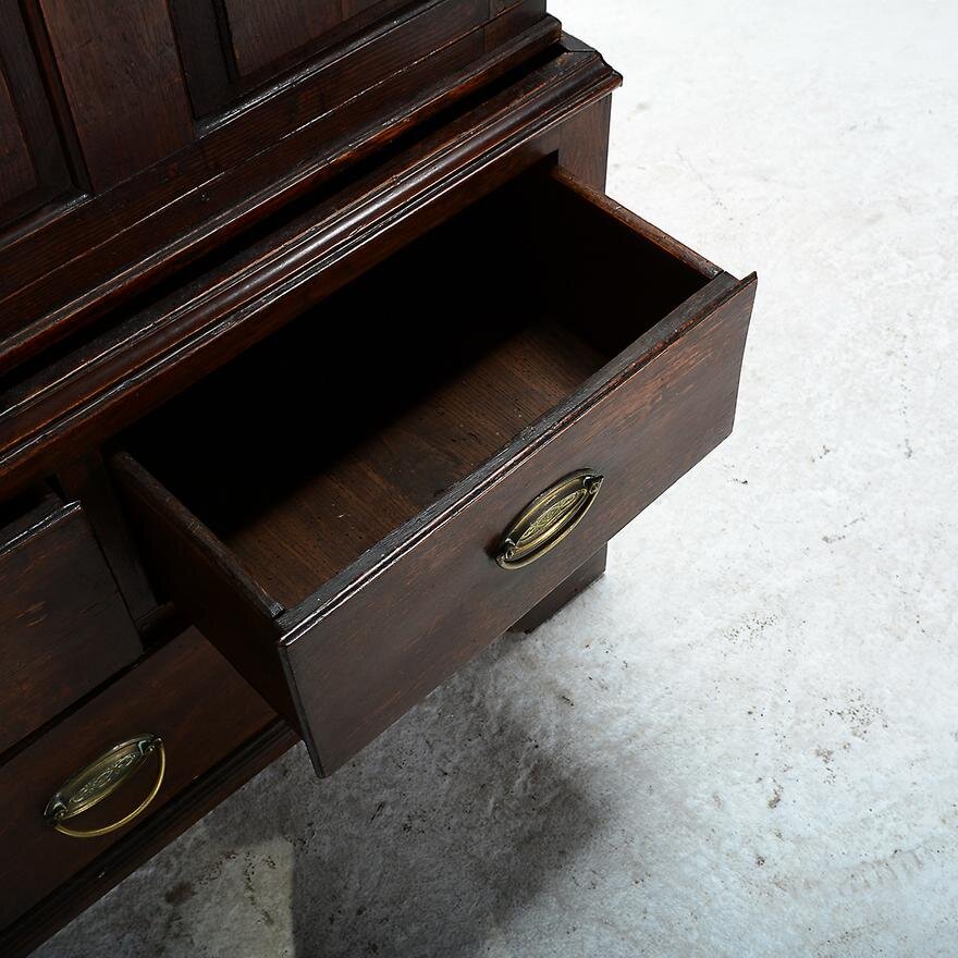 AF3-181: ANTIQUE LATE 18TH CENTURY  ENGLISH GEORGIAN STYLE OAK CUPBOARD