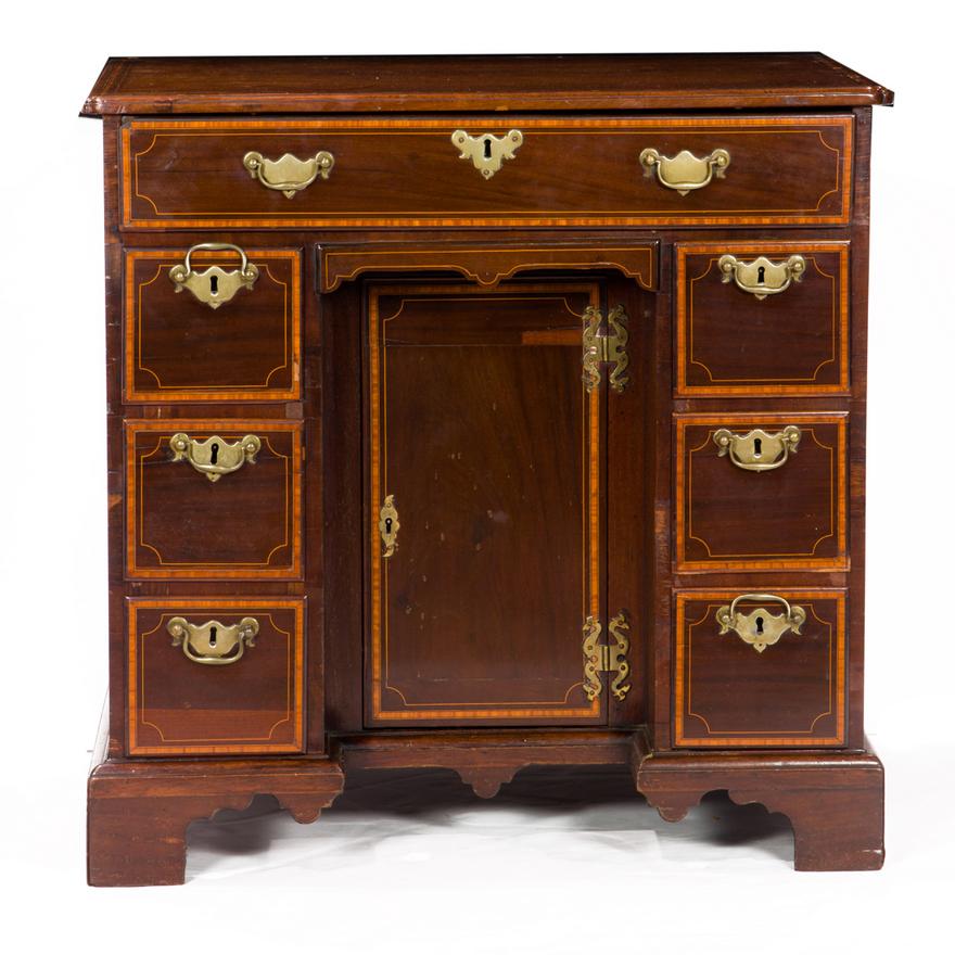 AANTIQUE ENGLISH QUEEN ANNE KNEE HOLE DESK | Work of Man