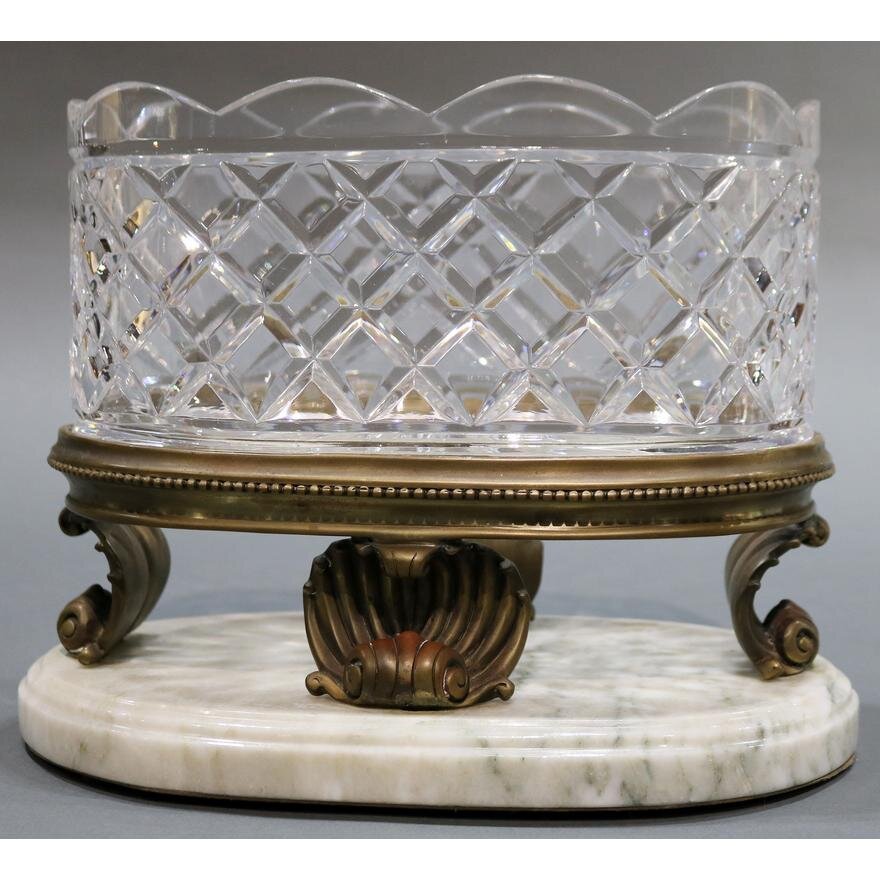 DA2-003: EARLY 20TH CENTURY CONTINENTAL CRYSTAL CENTERPIECE