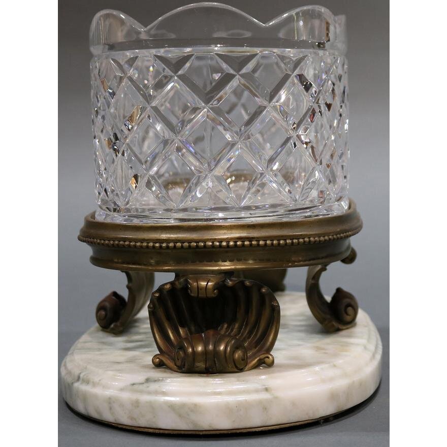 DA2-003: EARLY 20TH CENTURY CONTINENTAL CRYSTAL CENTERPIECE