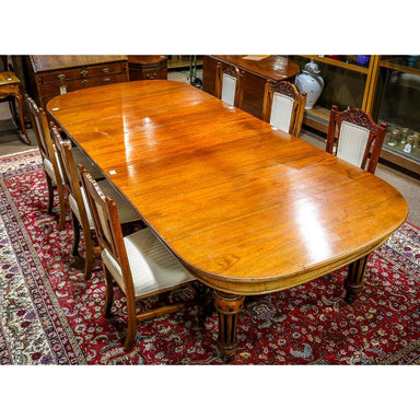 ANTIQUE AMERICAN VICTORIAN WALNUT DINING TABLE | Work of Man