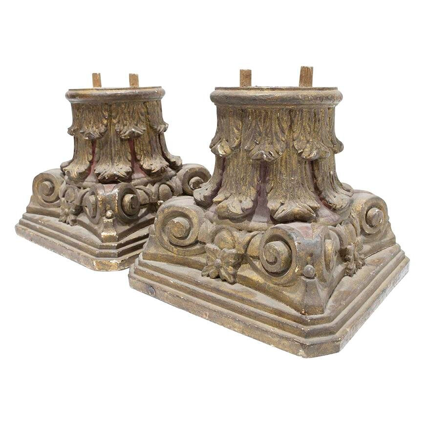 AA1-001: PAIR OF EARLY 20TH CENTURY CARVED AND POLYCHROME DECORATED CORINTHIAN CAPITALS