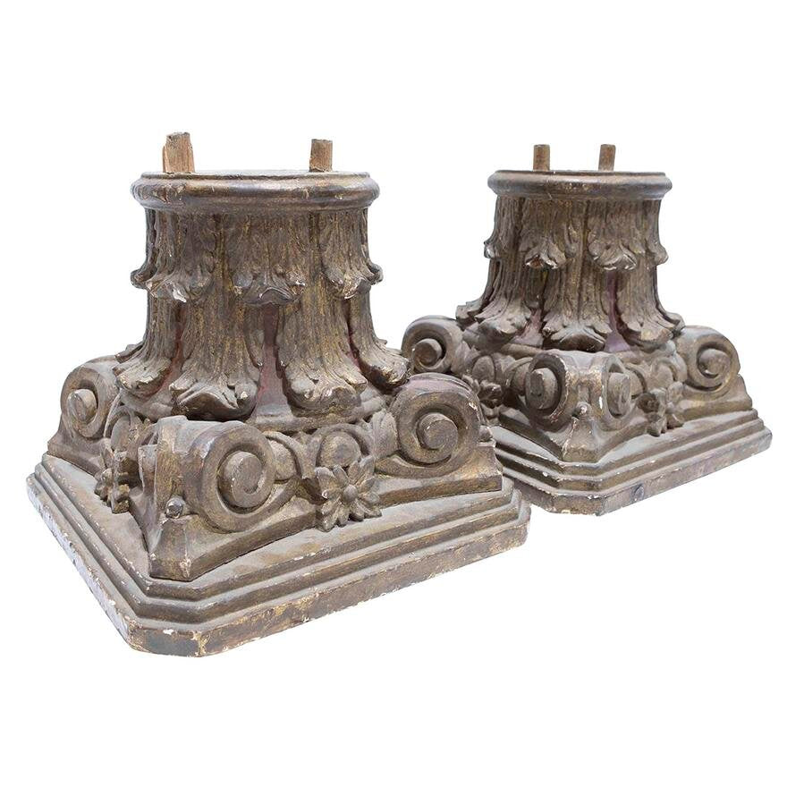 AA1-001: PAIR OF EARLY 20TH CENTURY CARVED AND POLYCHROME DECORATED CORINTHIAN CAPITALS