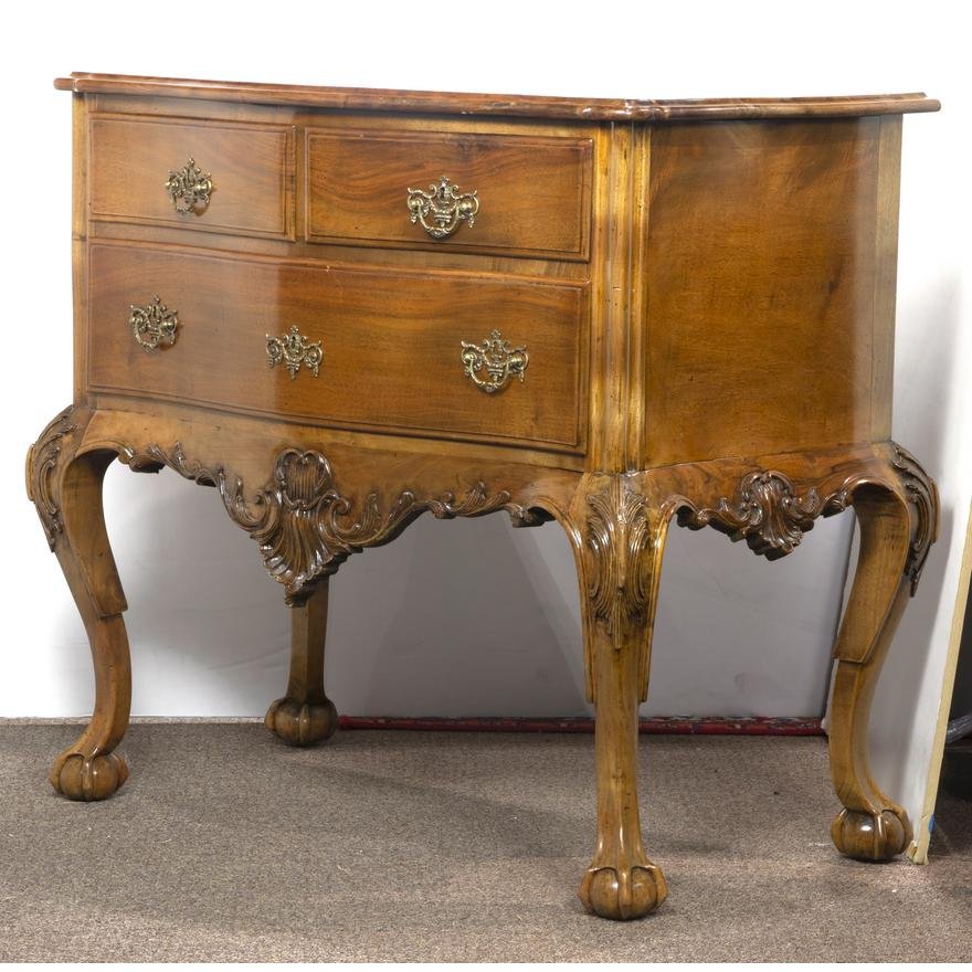 AF4-372: Antique Late 18th Century Philadelphia Walnut 3 Drawer Lowboy By Followers of William Savery