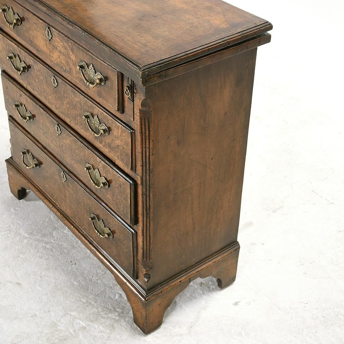 AF4-337: Antique Late 18th Century English Georgian Style Burl Walnut Bachelor's Chest