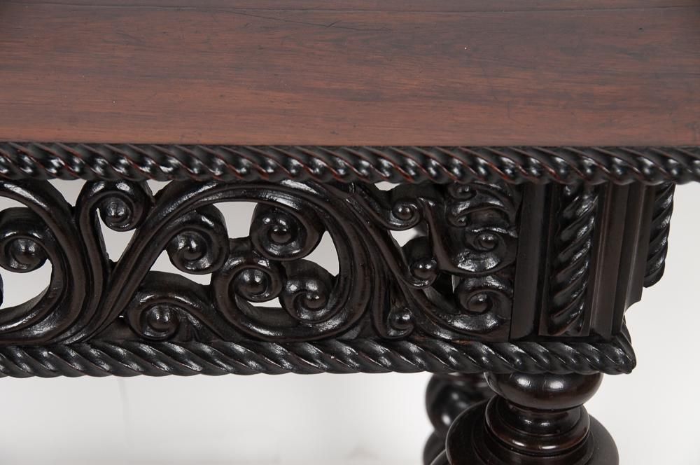 AF1-383: ANTIQUE EARLY 19th C PORTUGUESE CARVED ROSEWOOD TABLE