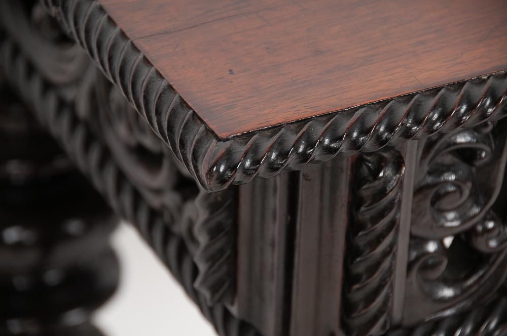 AF1-383: ANTIQUE EARLY 19th C PORTUGUESE CARVED ROSEWOOD TABLE