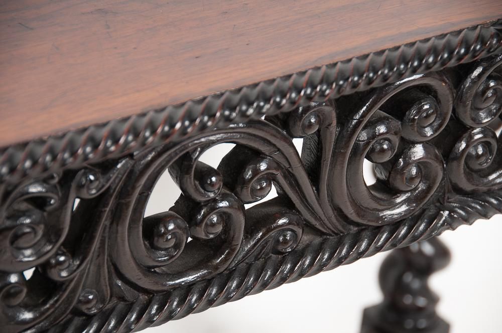 AF1-383: ANTIQUE EARLY 19th C PORTUGUESE CARVED ROSEWOOD TABLE