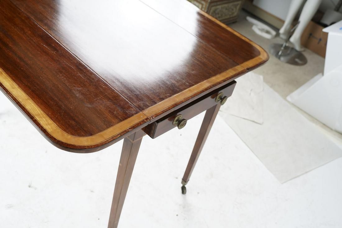 AF1-243: VINTAGE MID 19TH CENTURY SHERATON STYLE MAHOGANY PEMBROKE TABLE