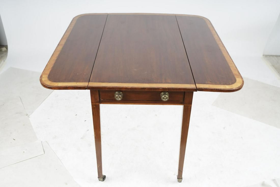 AF1-243: ANTIQUE EARLY 19TH CENTURY ENGLISH SHERATON MAHOGANY PEMBROKE TABLE