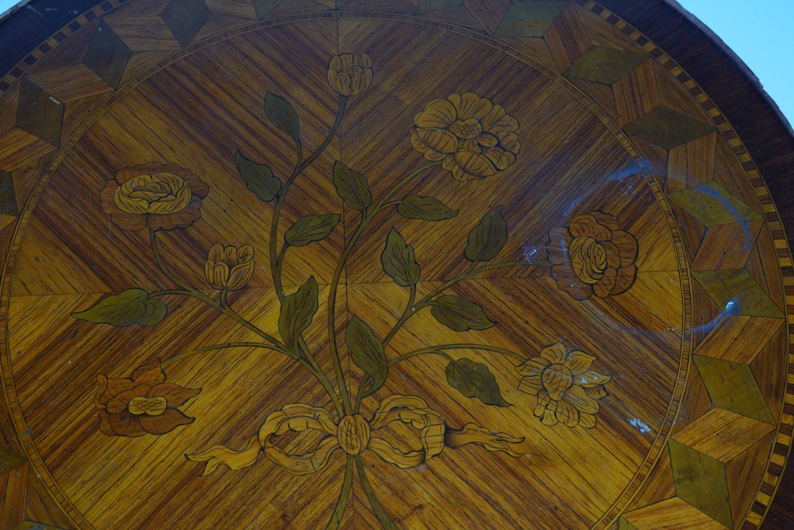 AF1-158:  ANTIQUE LATE 19th CENTURY FRENCH LOUIS XV STYLE MARQUETRY OCCASIONAL TABLE